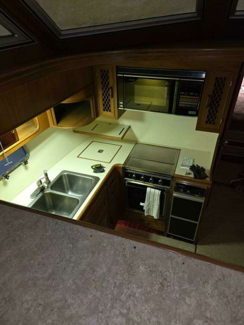 1989 Hi-Star 48 Sundeck - Image 34