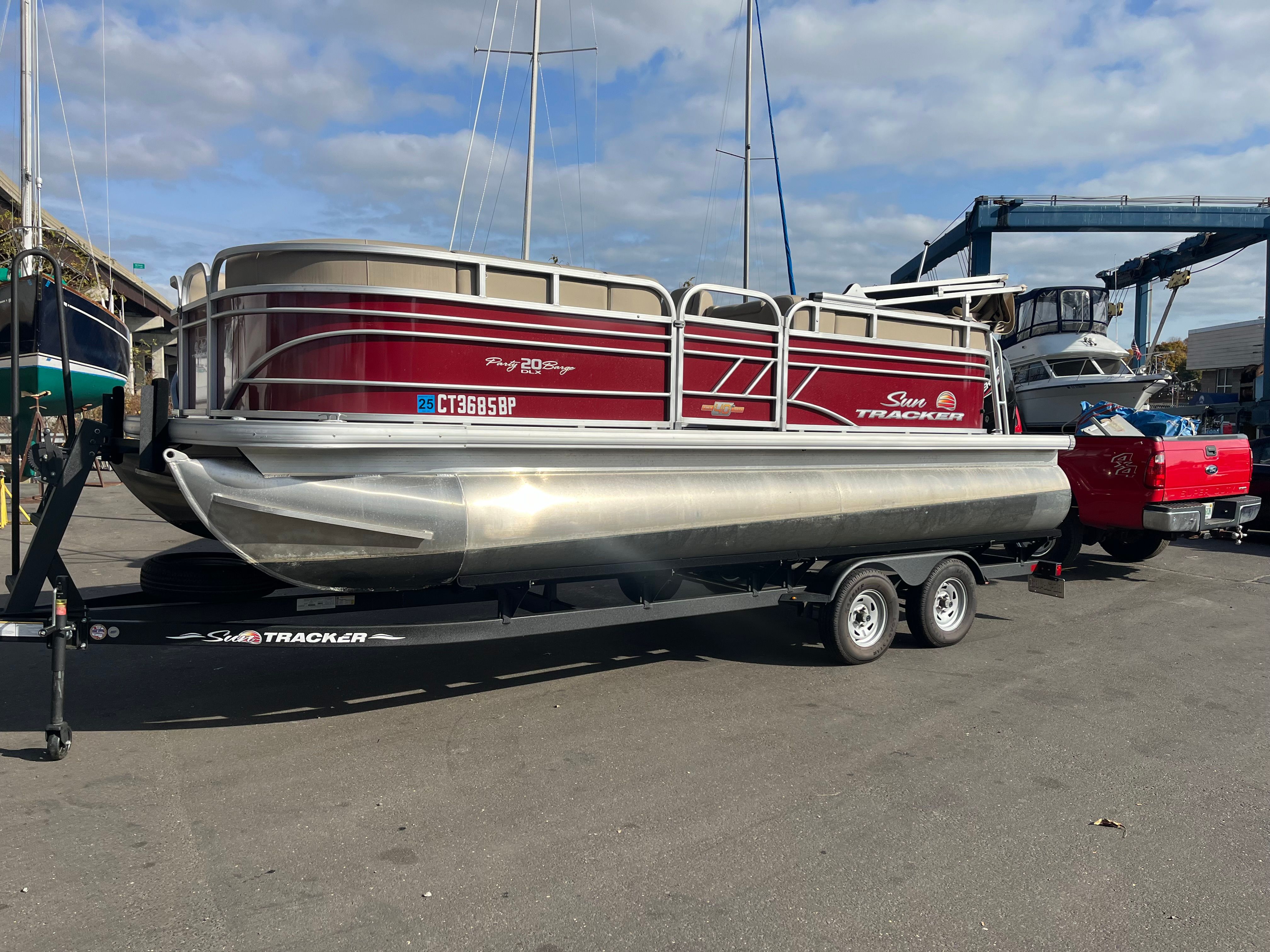 2023 Sun Tracker Party Barge 20 DLX - 2