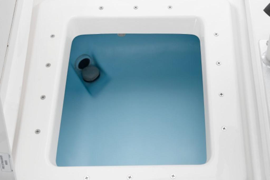 Livewell compartment of 2026 Yamaha Boats 195 FSH Sport, featuring a clean, white interior.