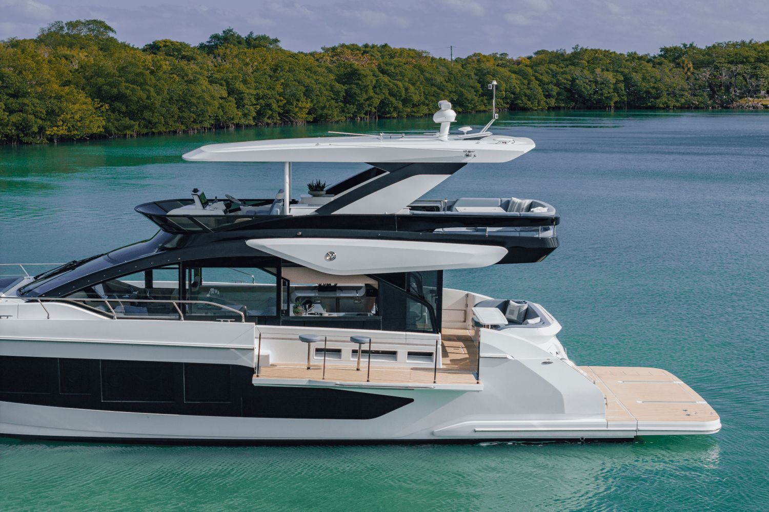 2027 Cruisers Yachts 57 Fly - 10