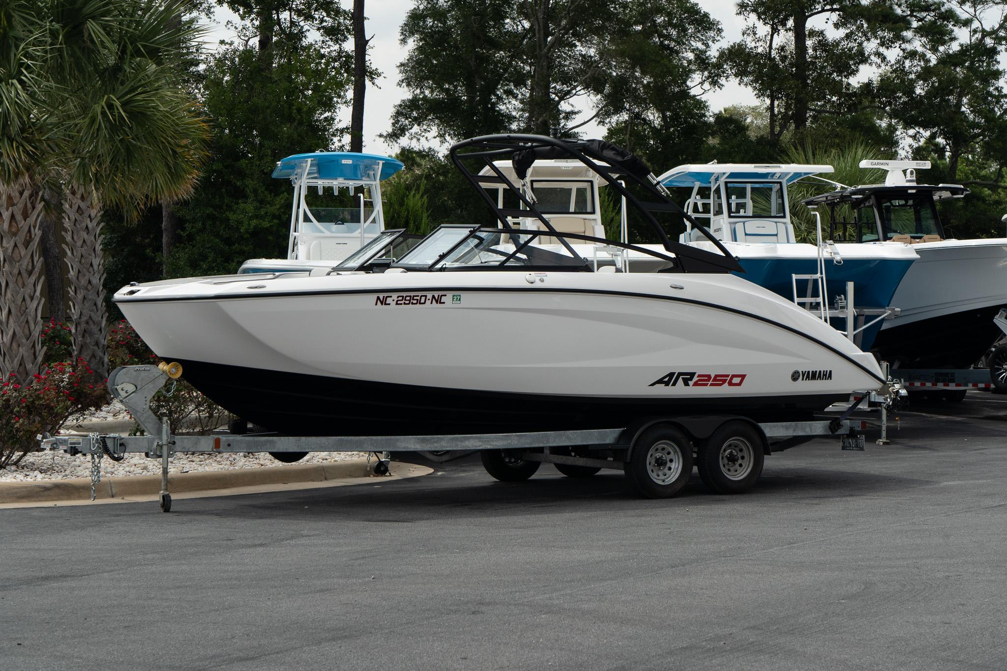 2024 Yamaha Boats AR250