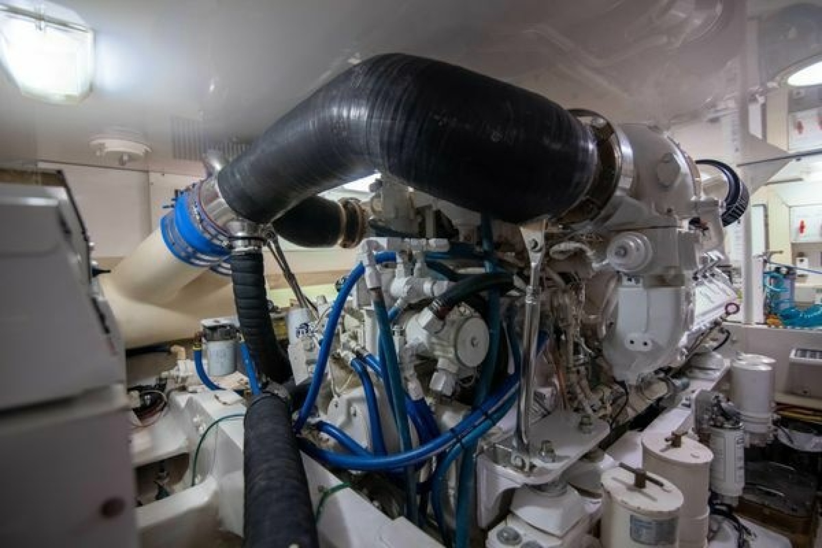 2007 Viking 52 Convertible - Image 35
