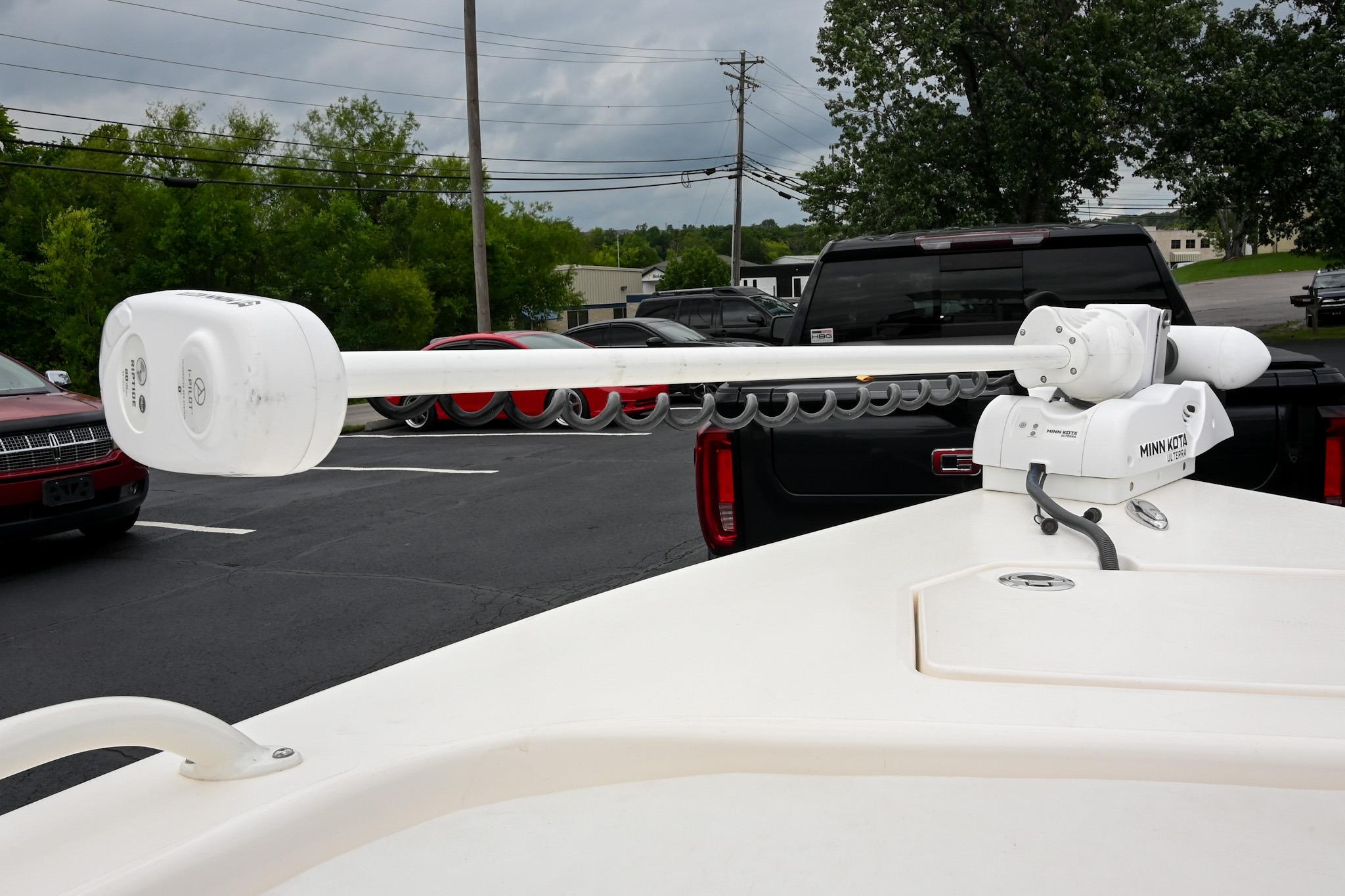 Minn Kota trolling motor on 2021 Pathfinder 2200 TRS boat in parking lot.