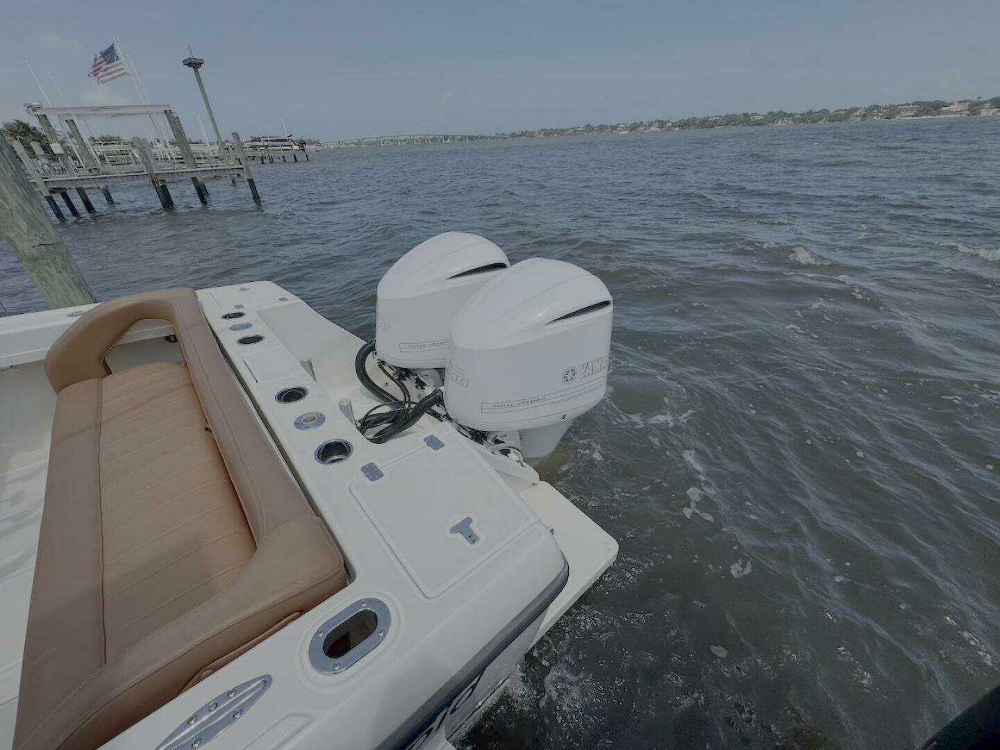 2004 Intrepid 32 CUDDY - Image 9
