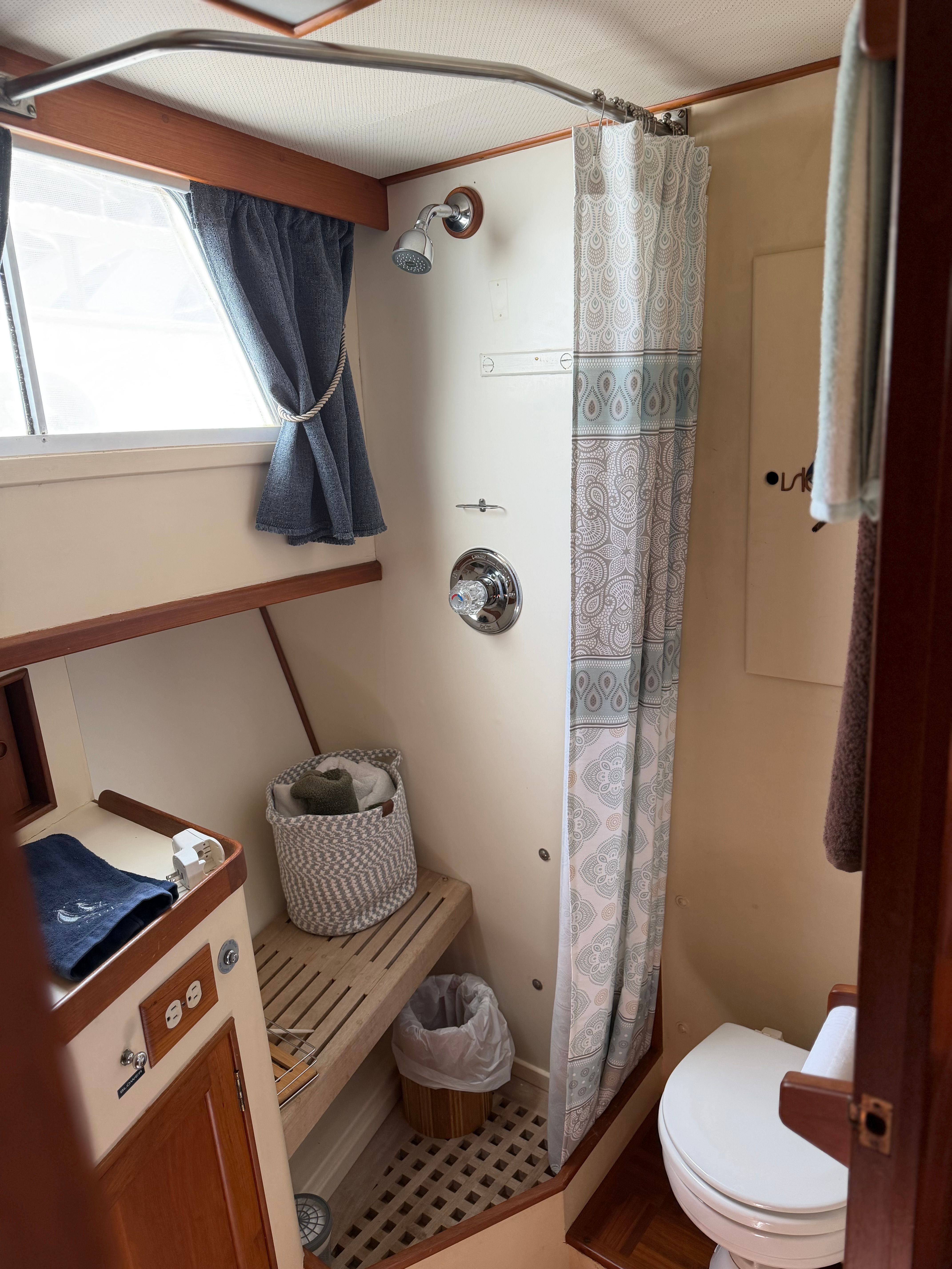 1983 Island Gypsy 44 Flush Deck - 97