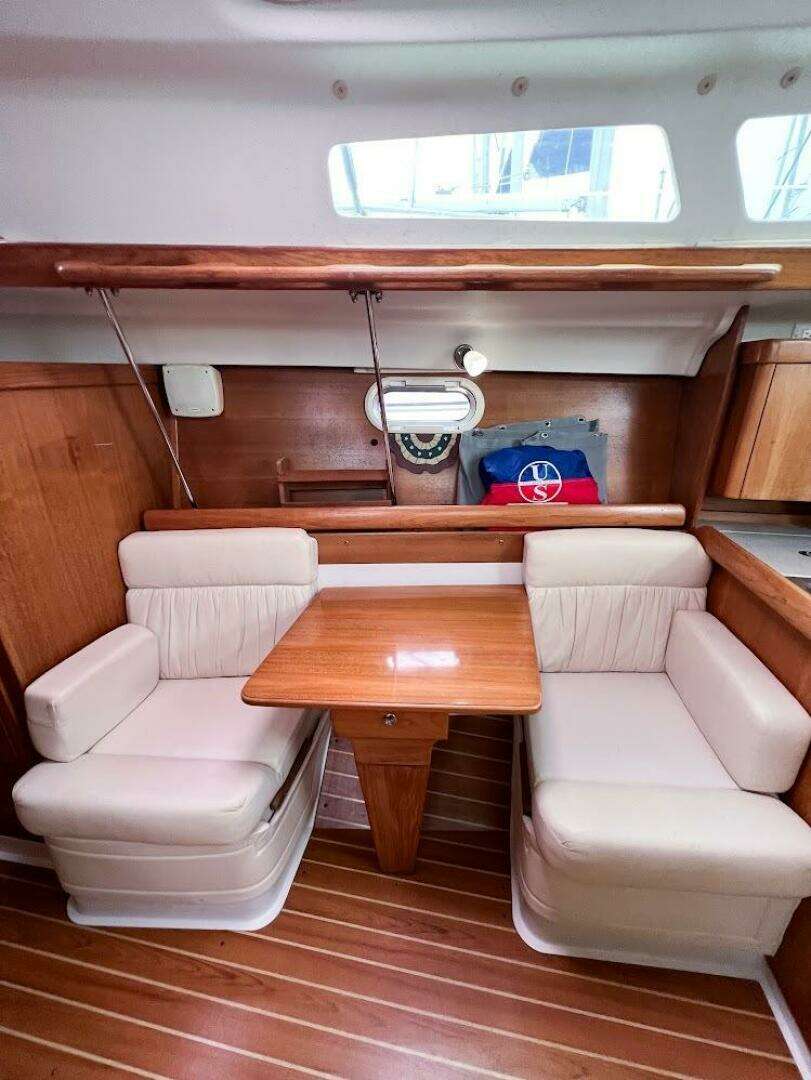 2007 Catalina 350 MK II - Image 16