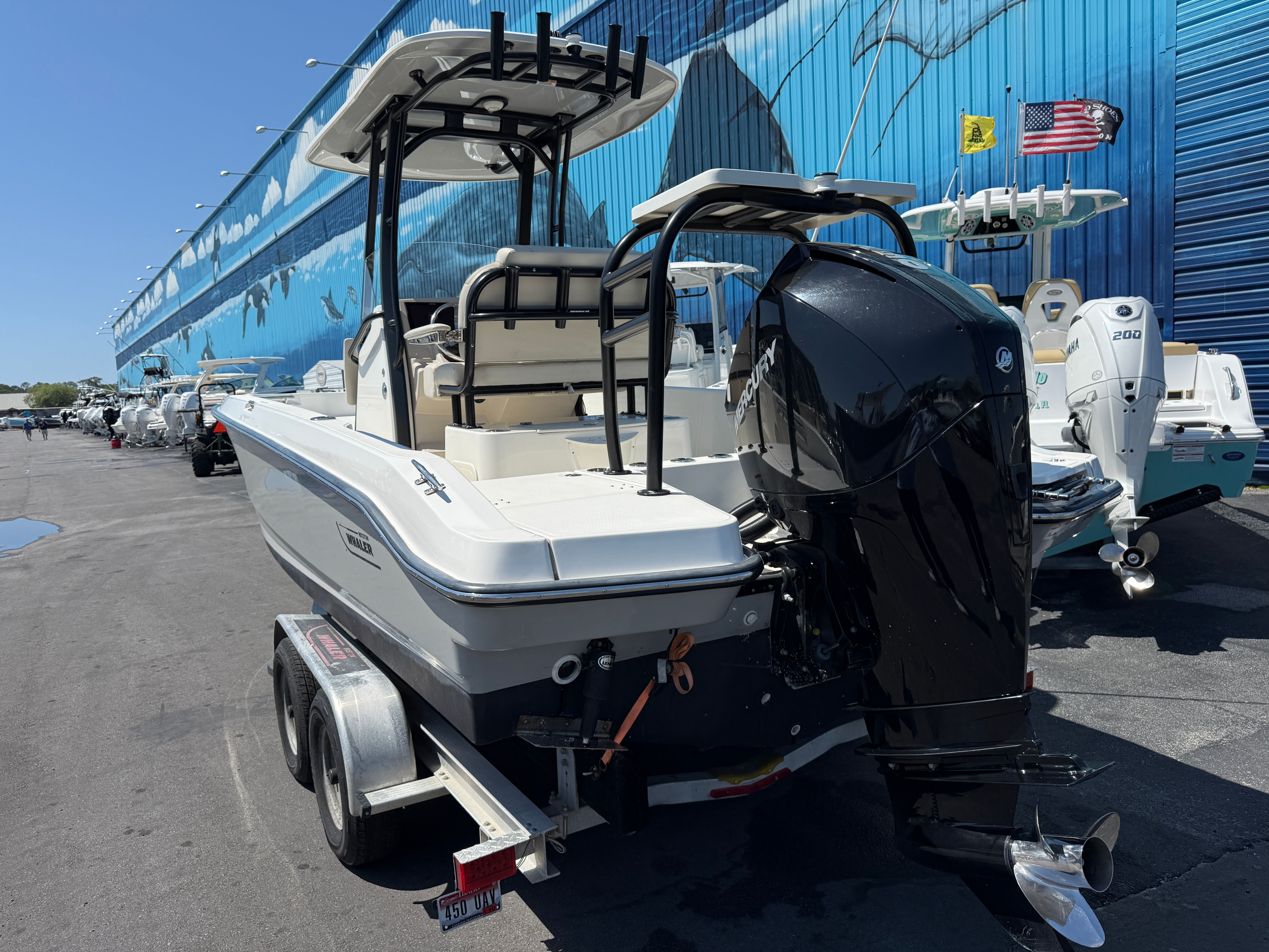 2023 BOSTON WHALER 220 DAUNTLESS - Image 5