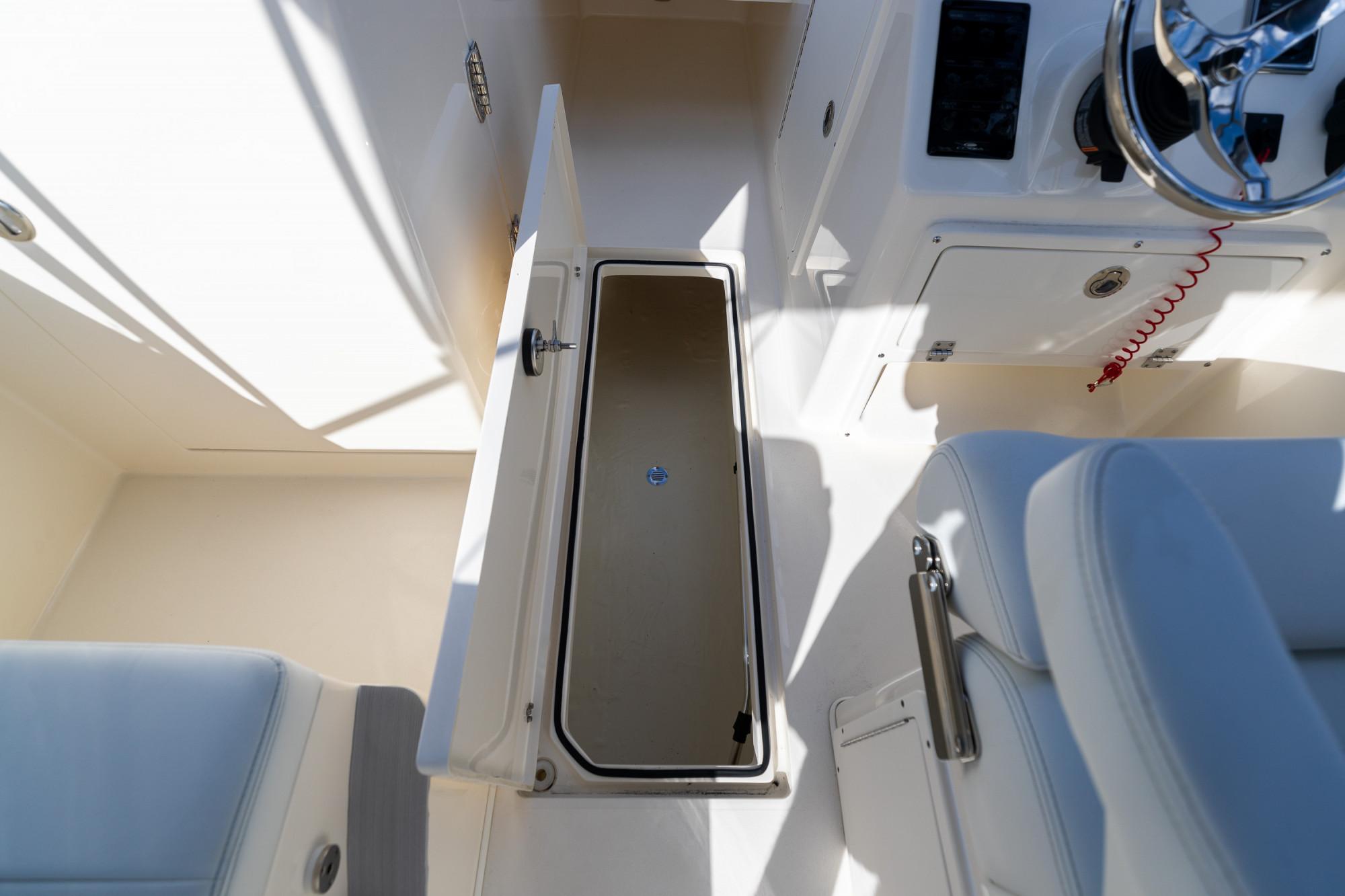 2024 Cobia 220 Dual Console - 39