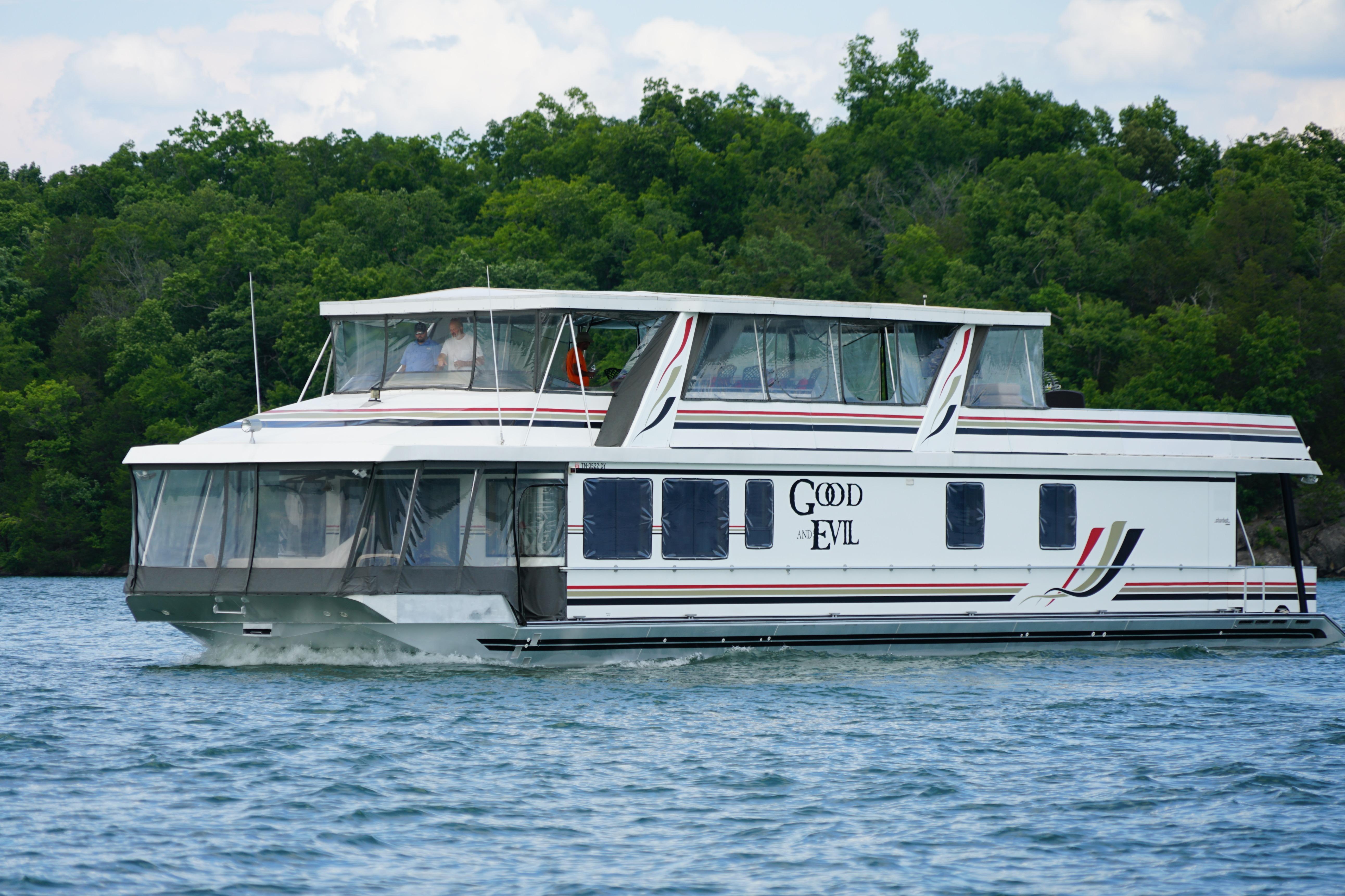 2000 Stardust Cruisers 83'x17'