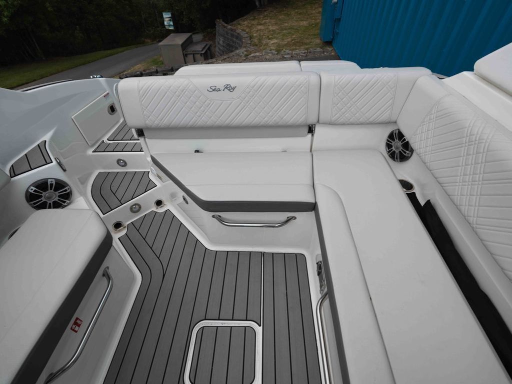 2025 Sea Ray SDX 250 - 15