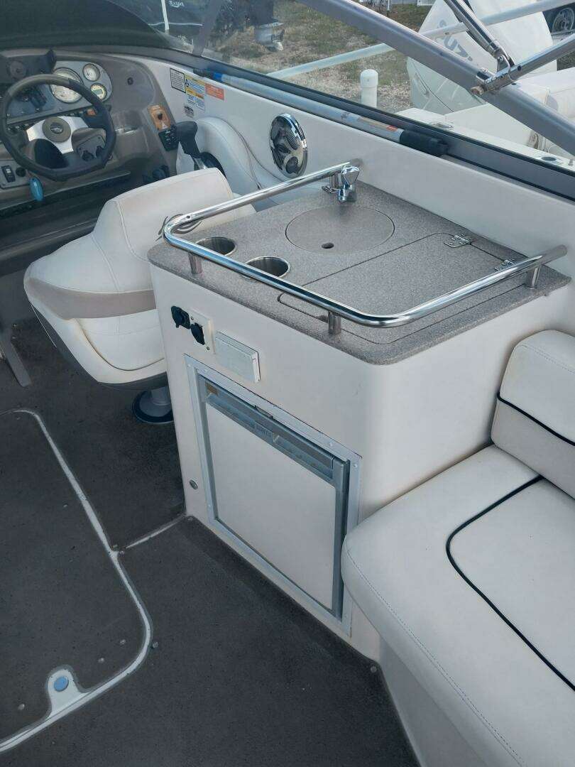 2009 Rinker 296 - Image 7