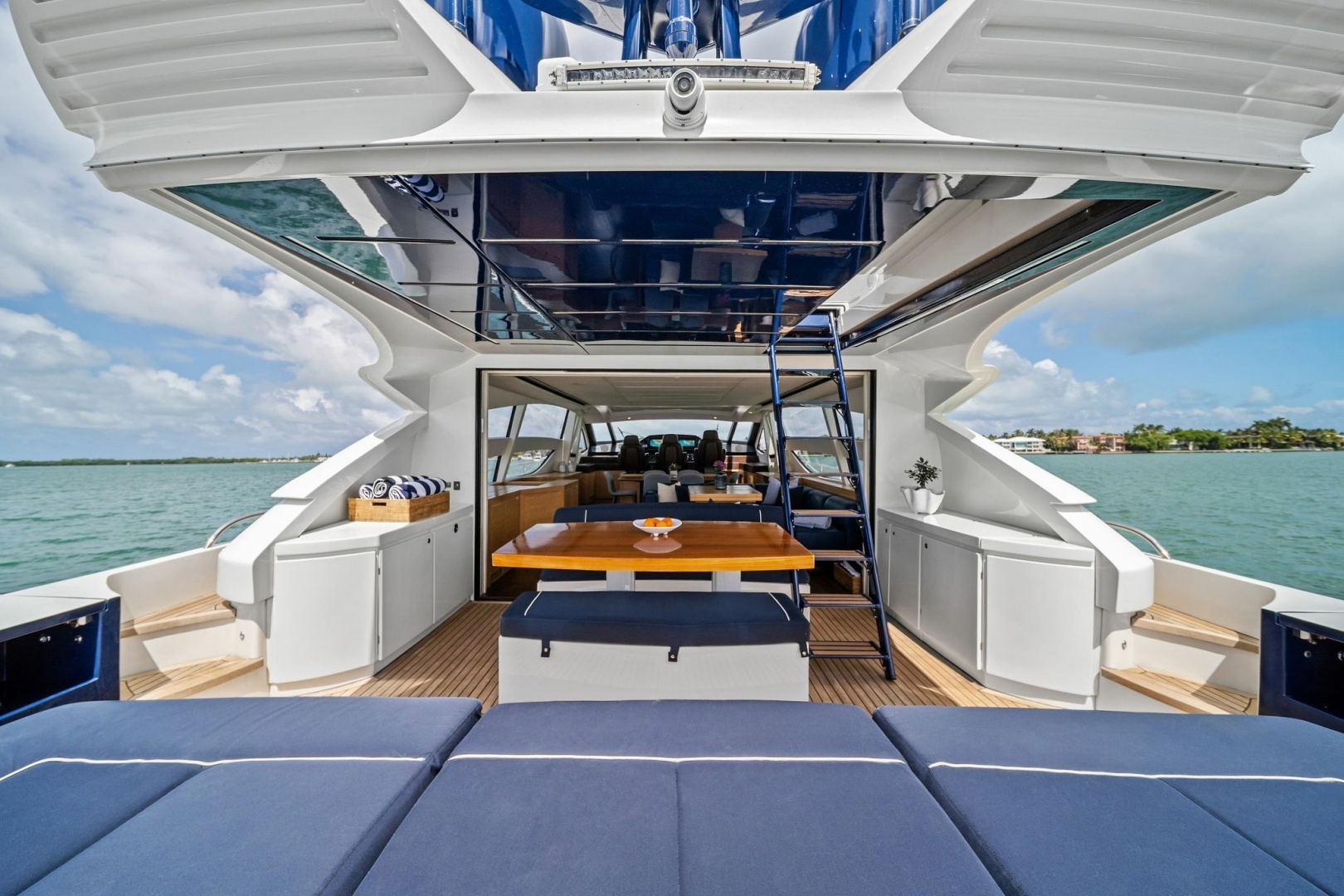 2013 Pershing 82 - Image 18