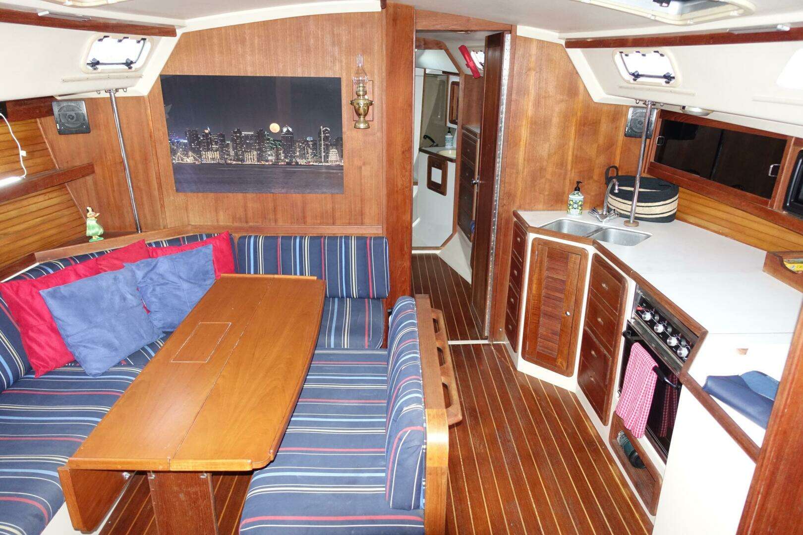1990 Catalina 42 - Image 5