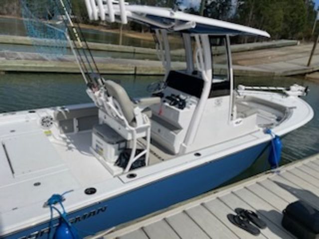 2025 Sportsman Masters 247OE Bay Boat - 10