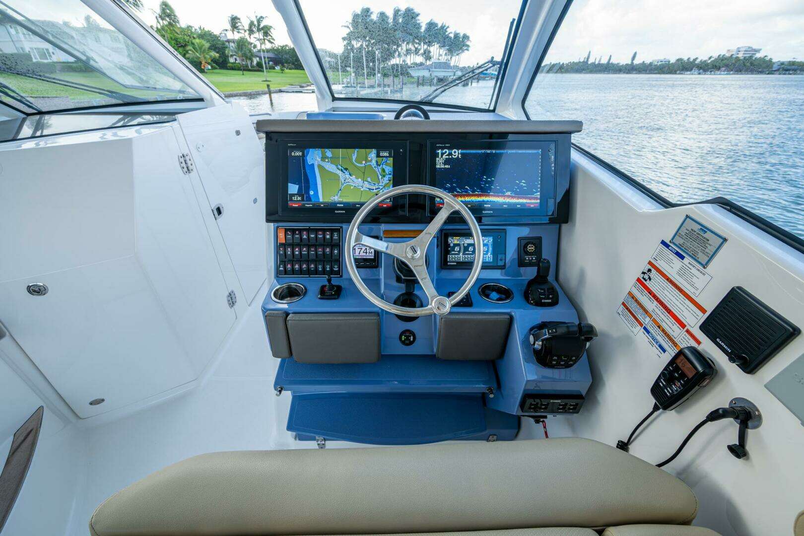 2019 Pursuit 365DC - Image 11