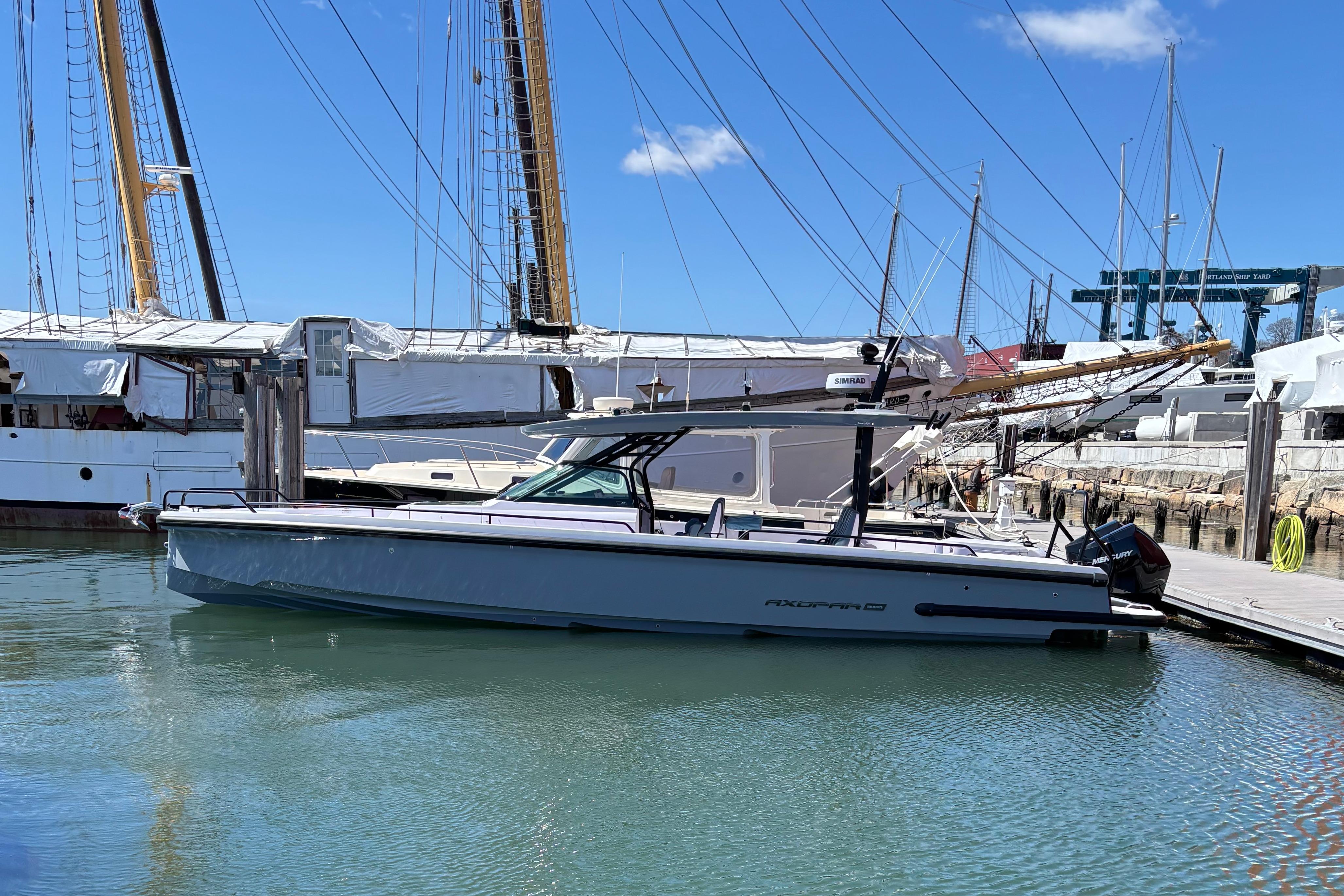 2025 Axopar 37 Sun-Top