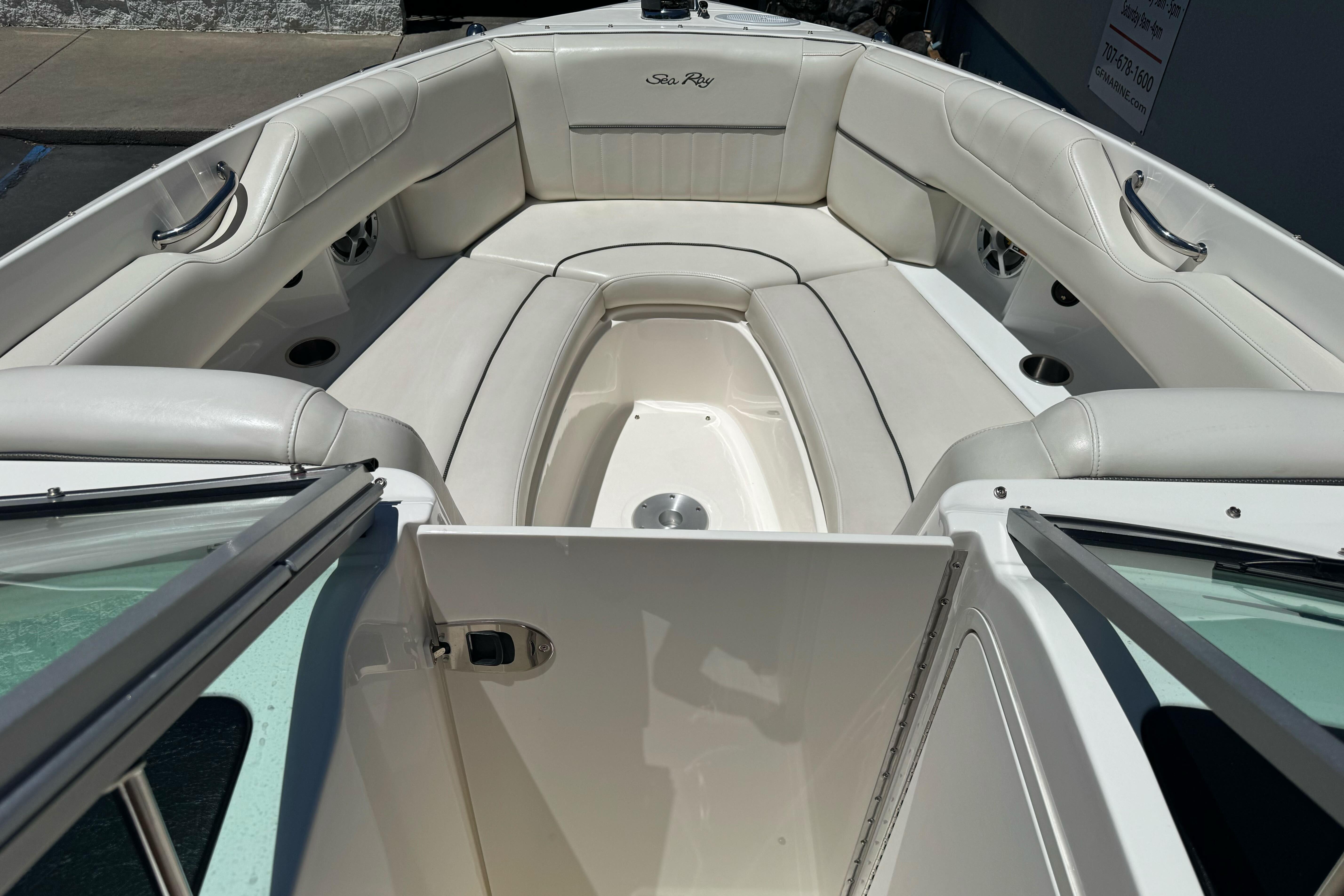 2007 Sea Ray SLX 250 boat interior with white leather seating and open deck.
