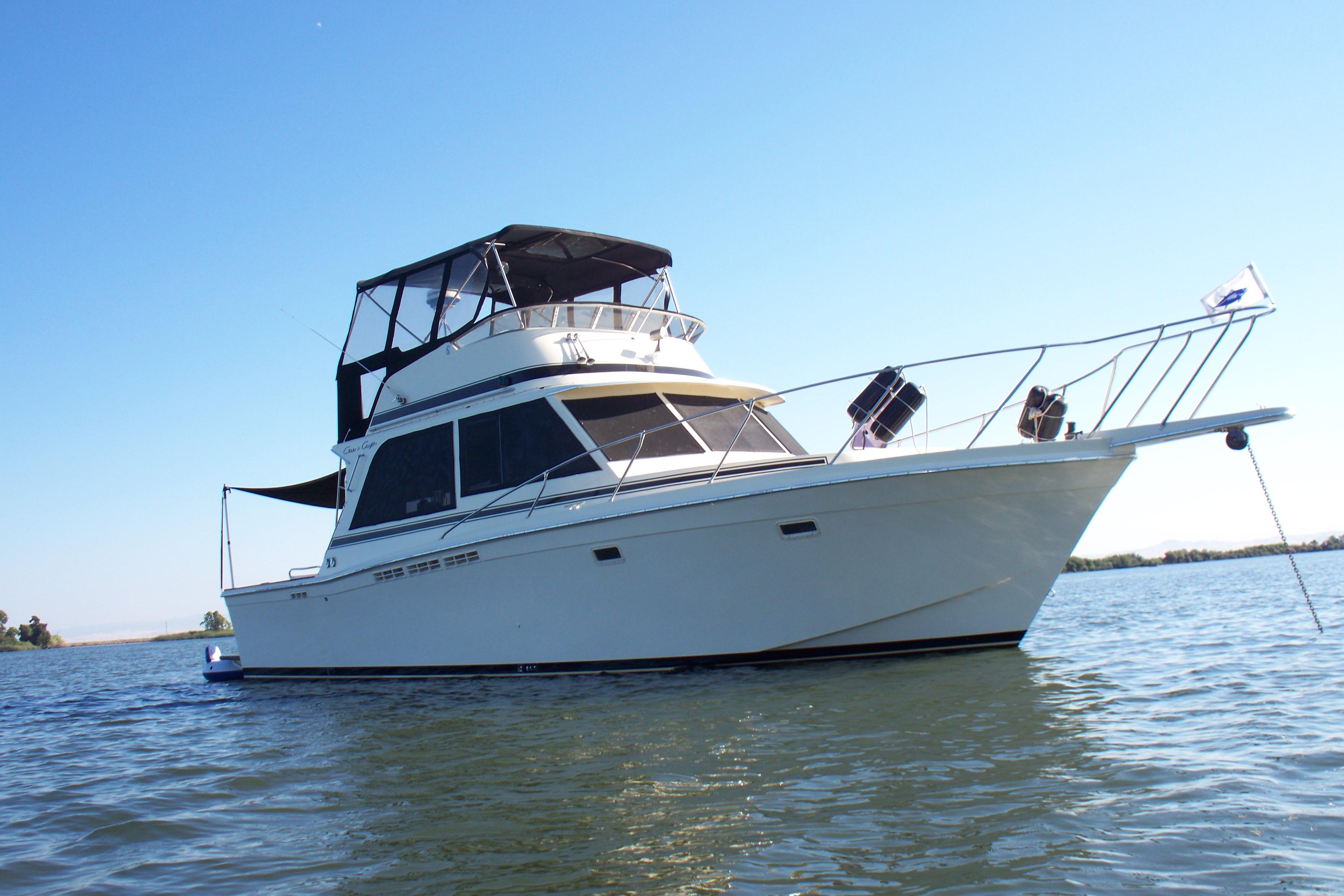 1984 Chris-Craft 382 Commander