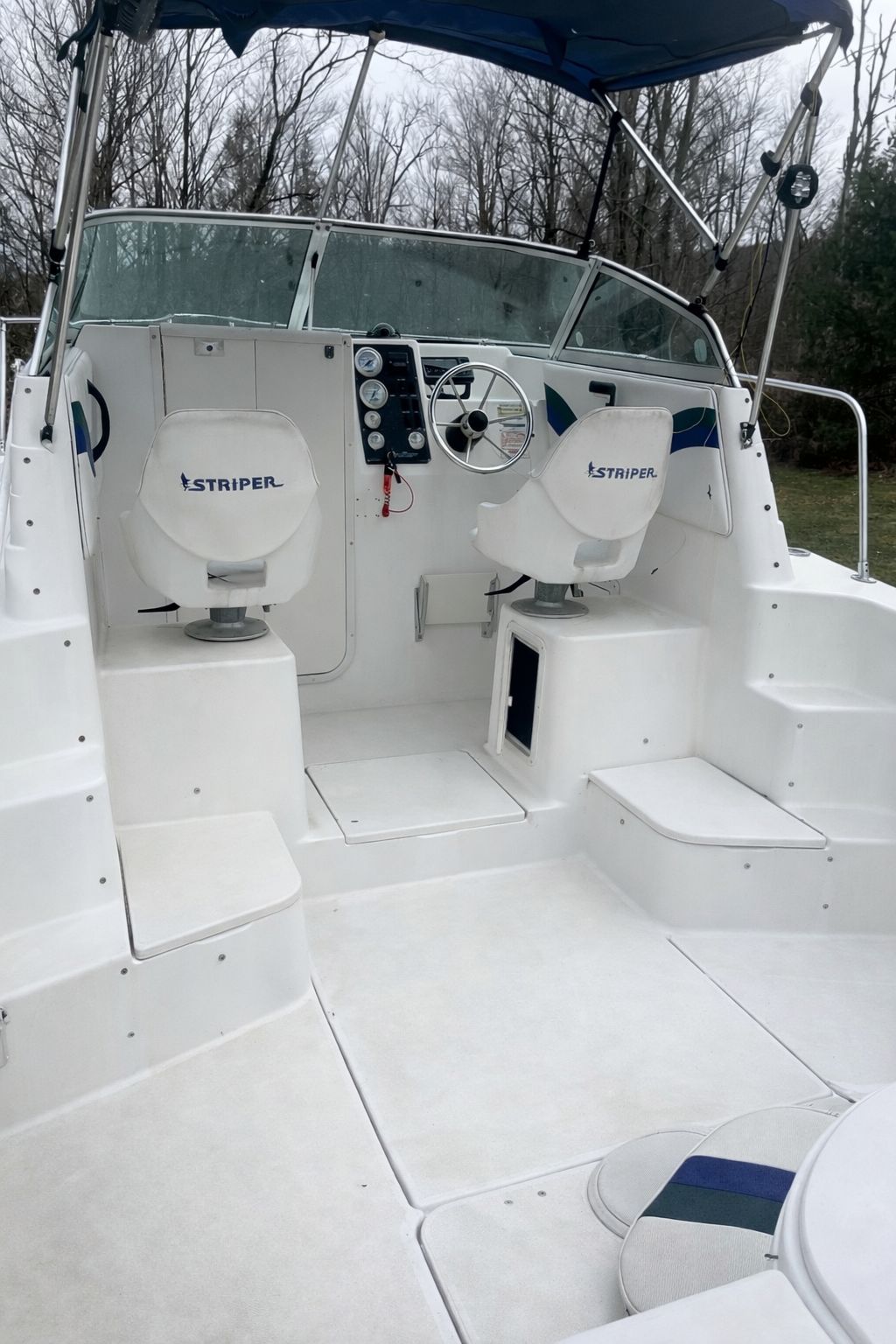 1999 Seaswirl Striper Cuddy Cabin - 4