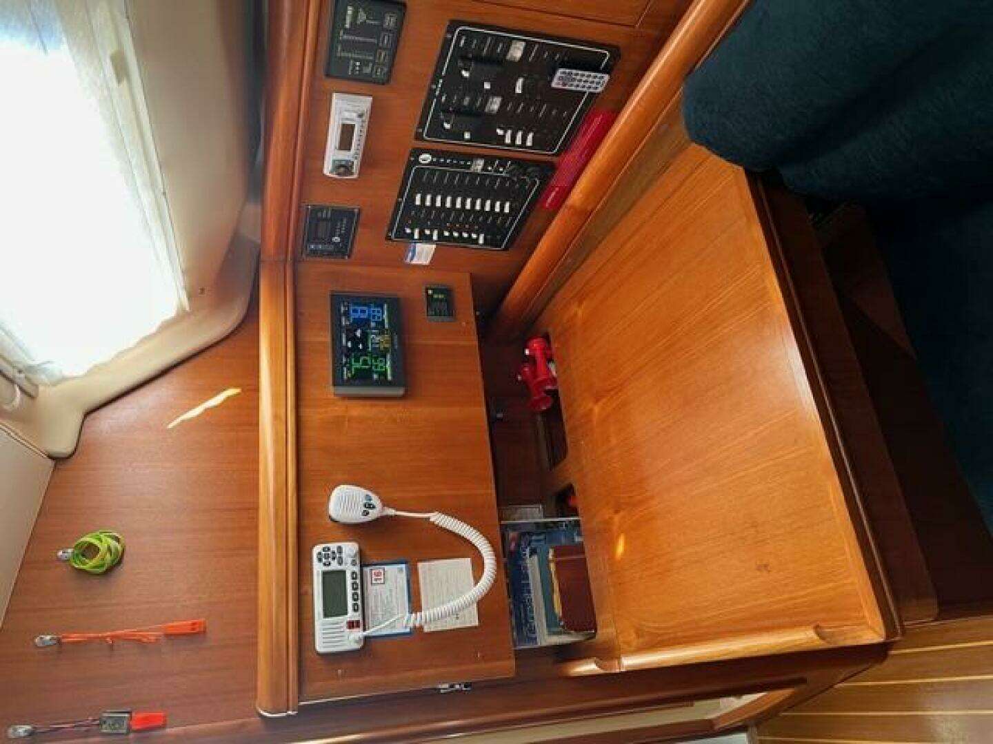 2003 Hunter 353 - Image 8