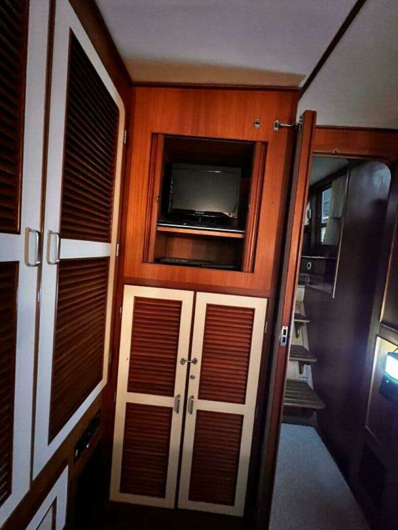 1989 Hi-Star 48 Sundeck - Image 29