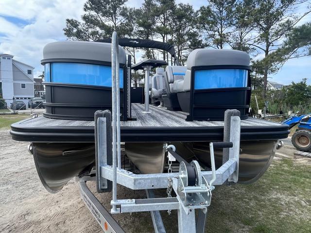 2025 Bennington M Quad Bench 22 MFB - 2