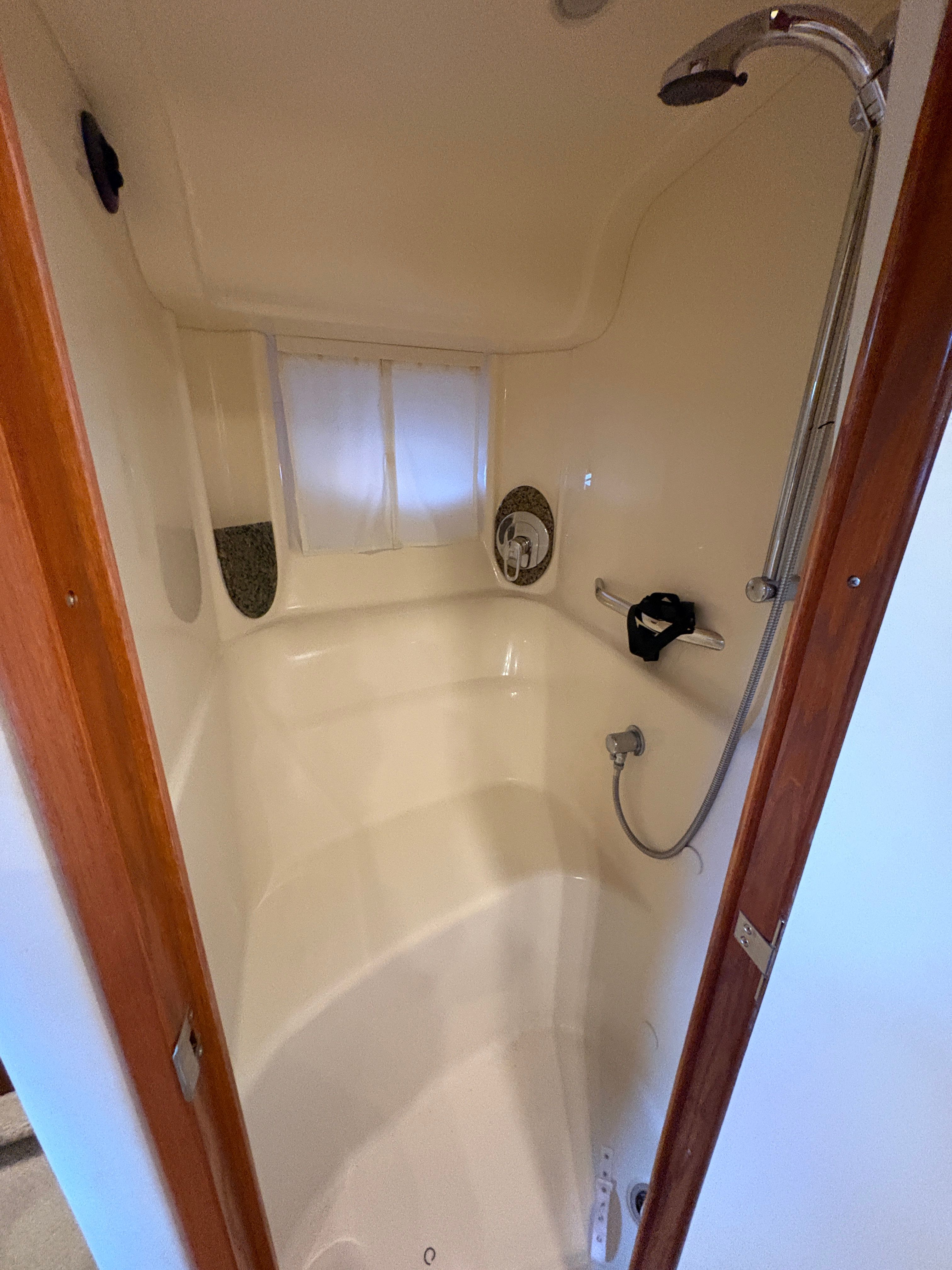 2005 Sea Ray 420 Sundancer - 57
