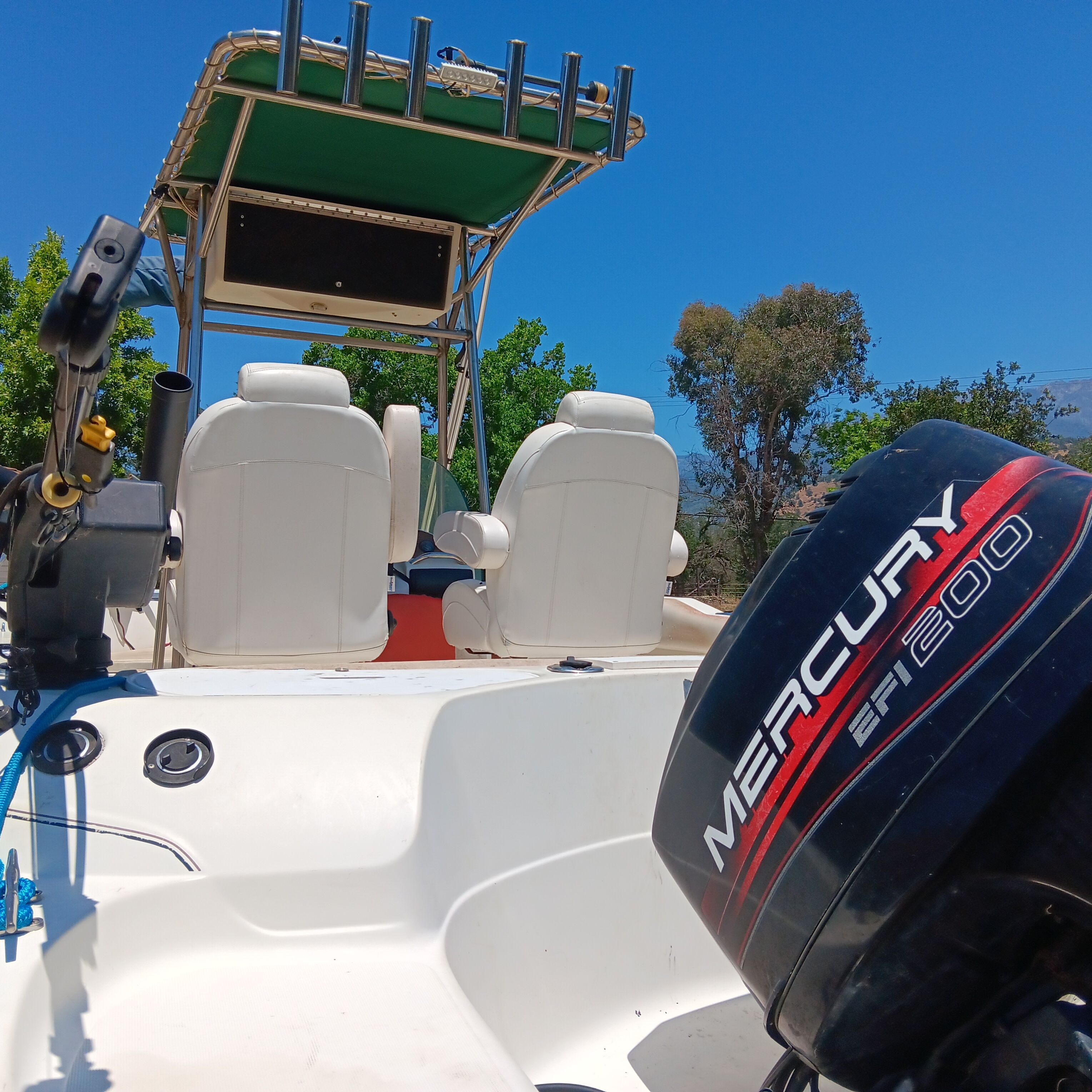 The image shows a 1998 Doral Ibiza 22 CC boat with a Mercury outboard motor.