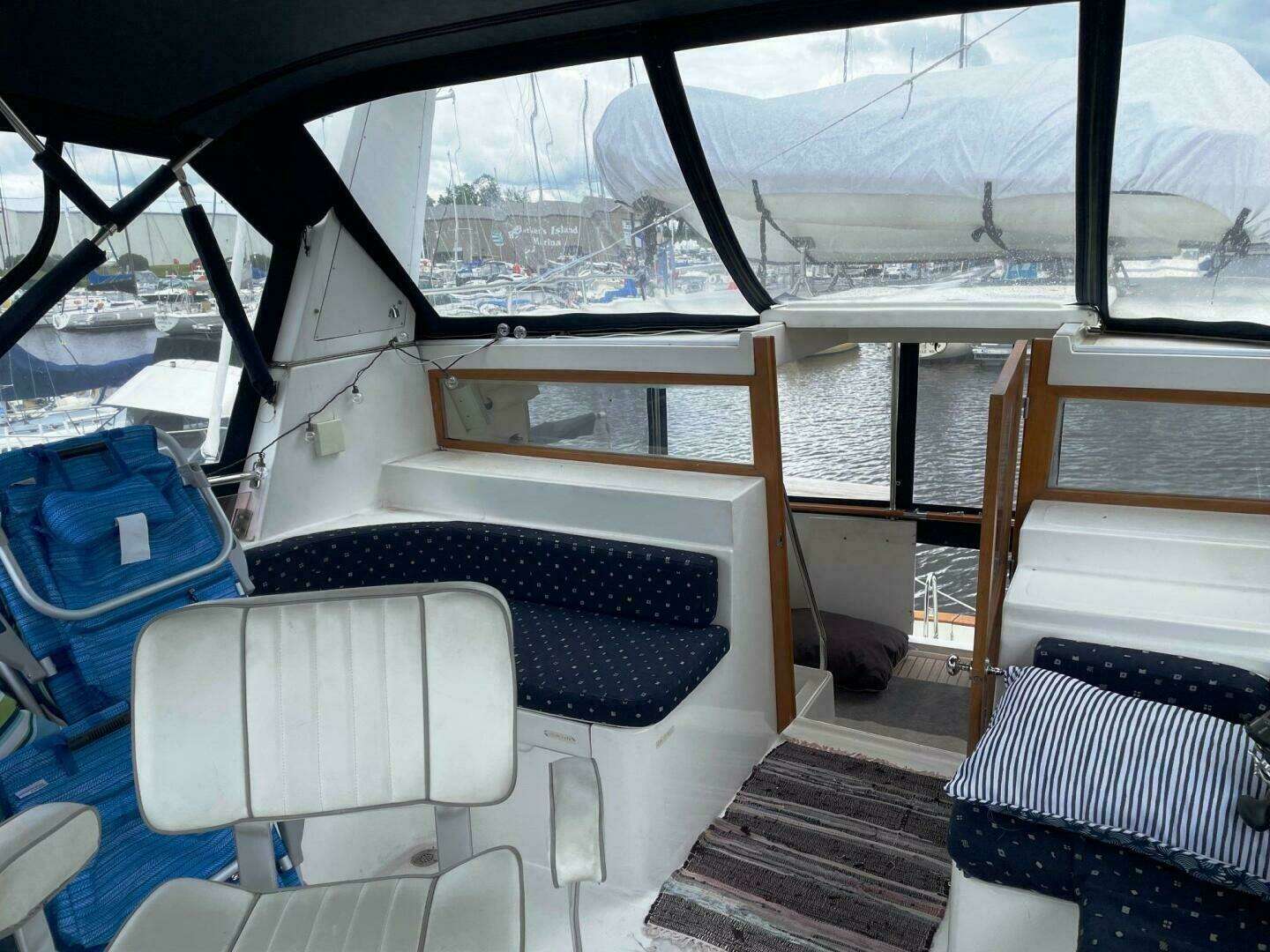 1989 Marine Trader 47 Cockpit Motor Yacht - Image 13