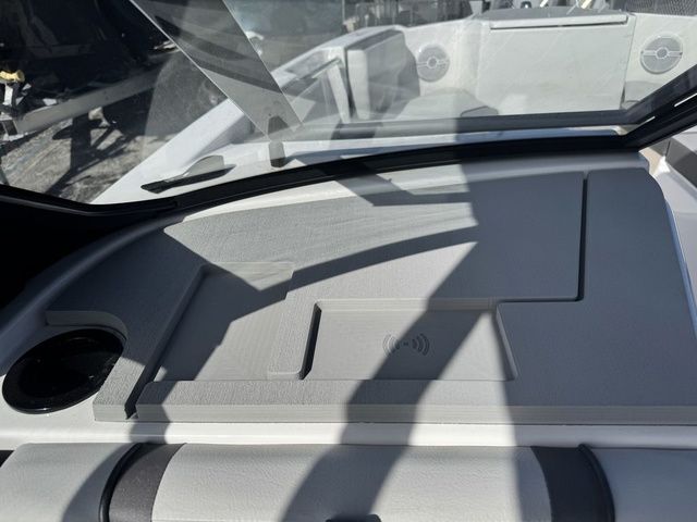 2026 Yamaha Boats AR220 - 12
