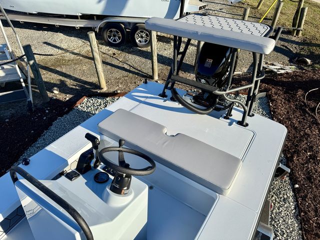 2026 East Cape EVO 17 V - 11