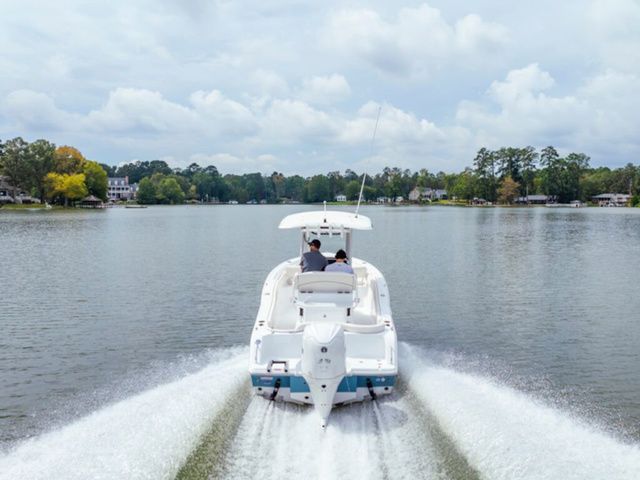 2027 Sea Hunt Ultra 245 SE - 4