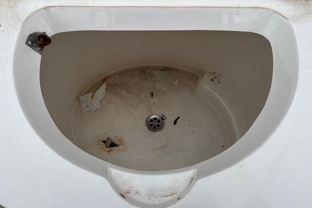2001 Fountain 38 Center Console livewell, showing interior with drain and debris.