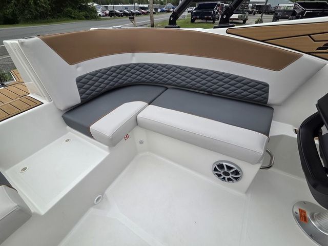 2026 Starcraft SVX 230 DC OB w/250hp and Trailer - 32