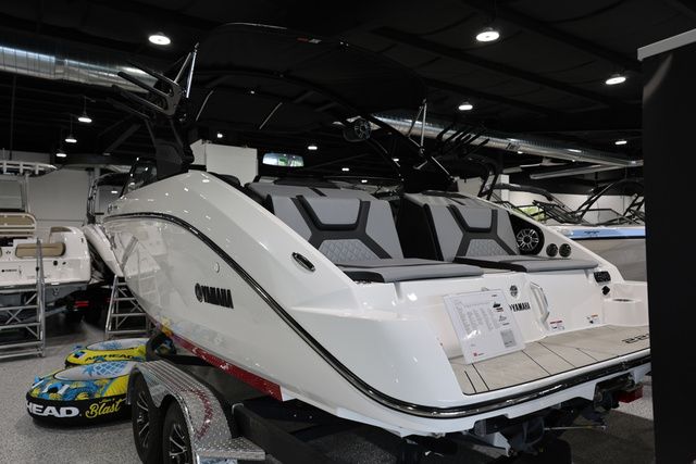 2026 Yamaha Boats 222 XE BOTH COLORS AVAILABLE - 4