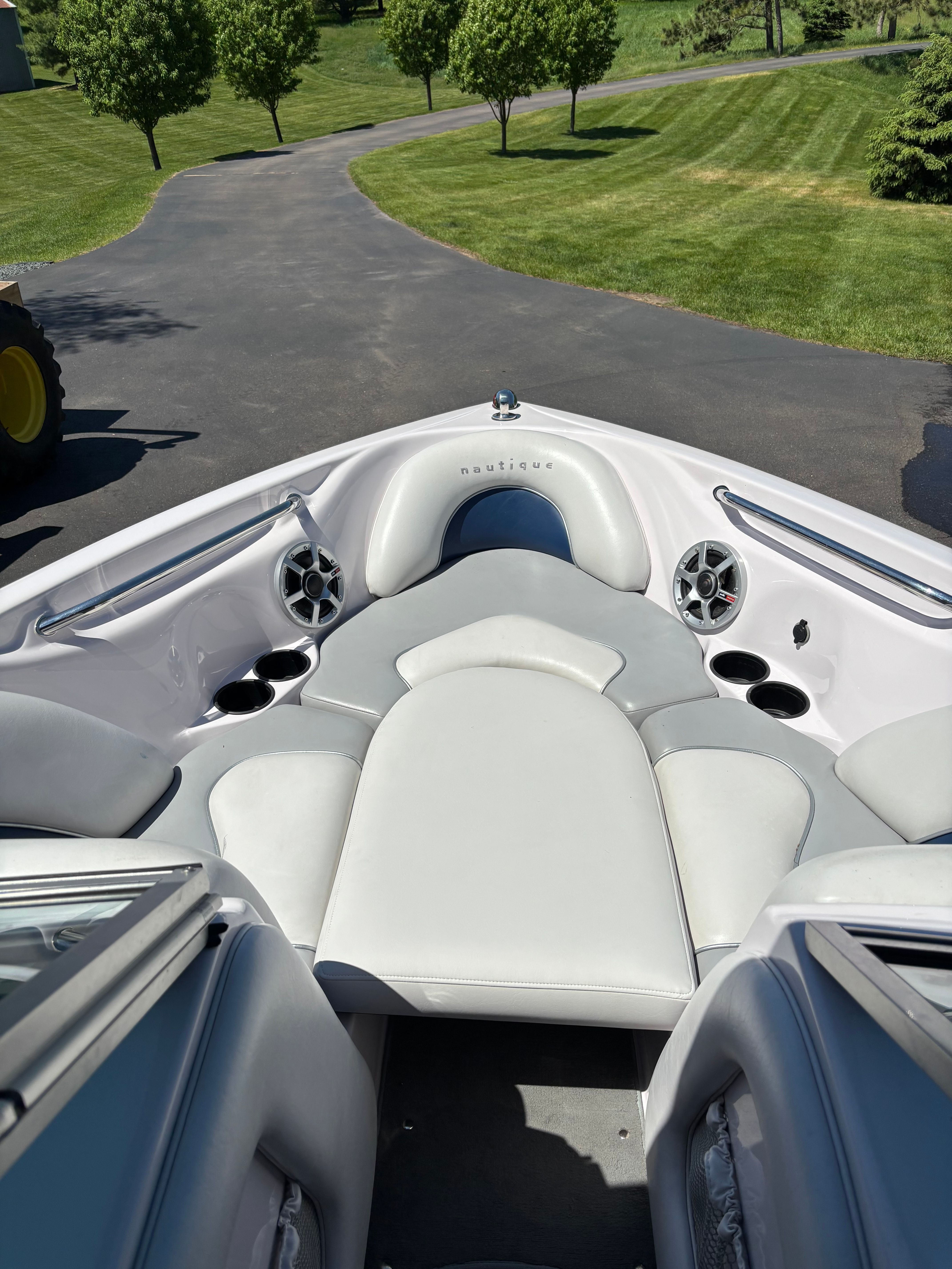 2005 Nautique Sport SV-211 boat with luxurious interior.