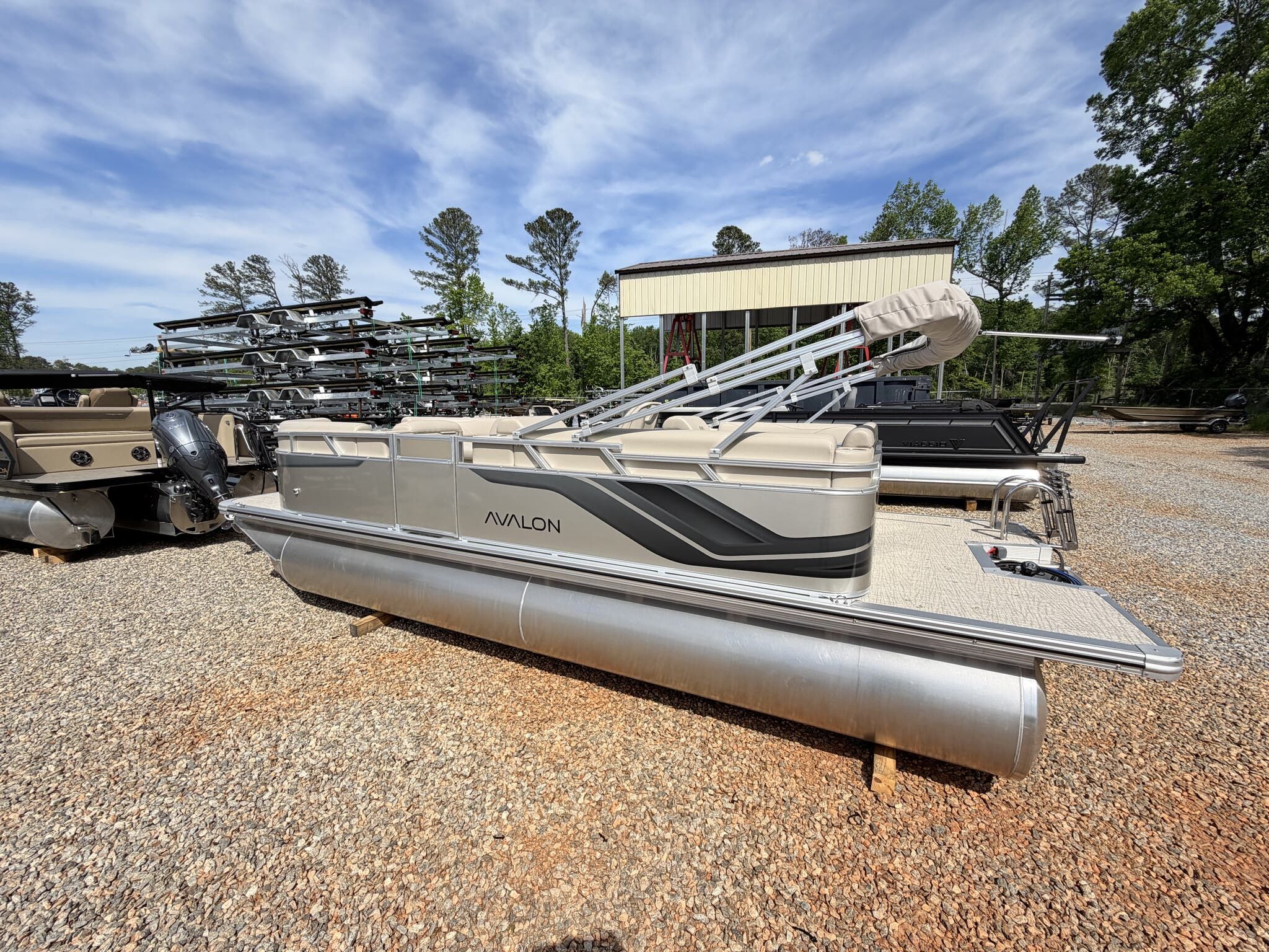 2026 Avalon VLS 21 QUAD LOUNGER-115HP - 4