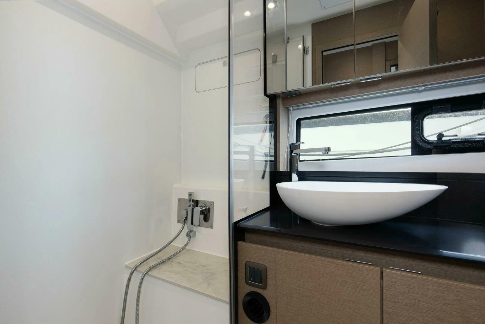2023 Prestige 460 Flybridge - Image 11