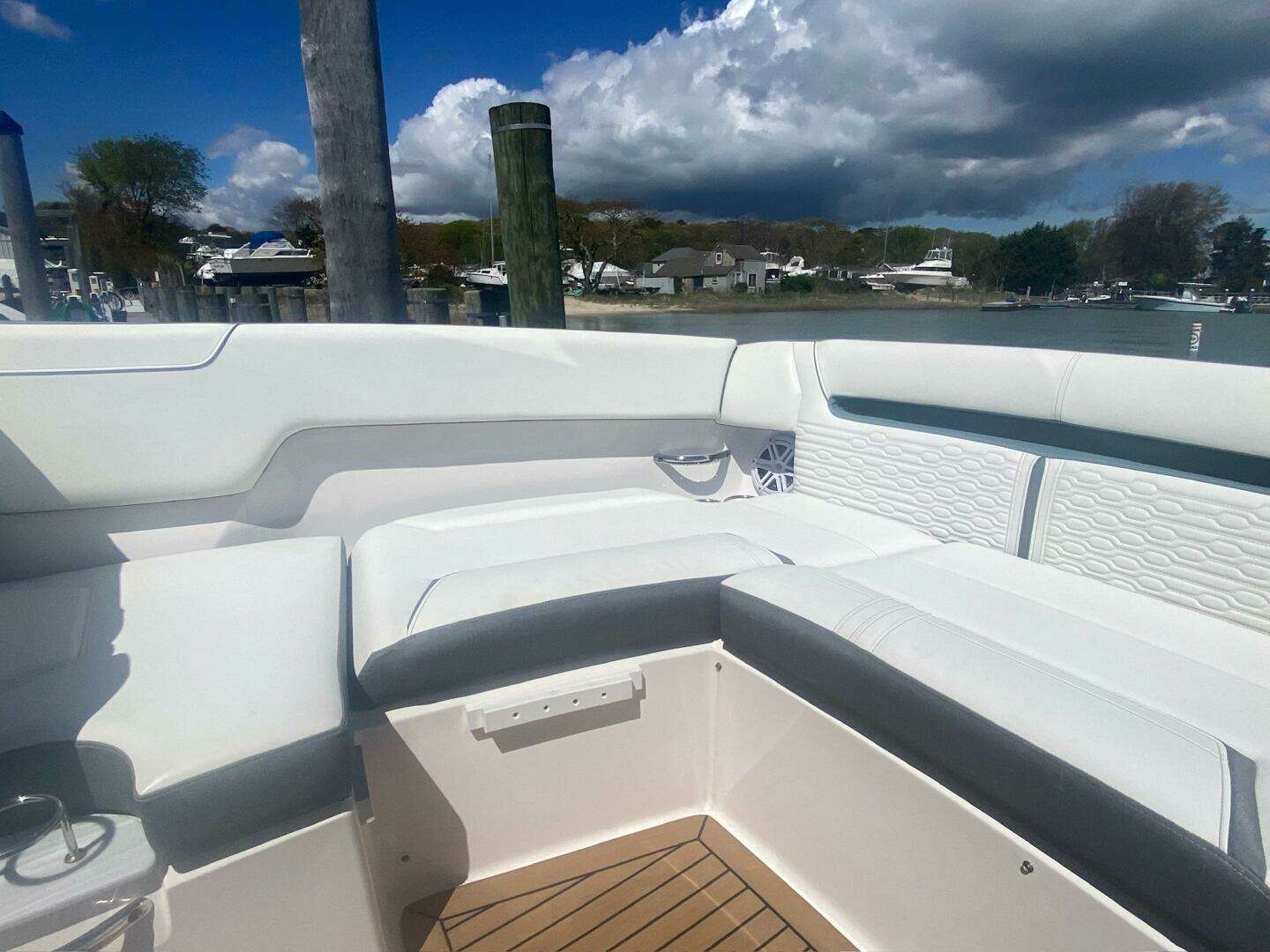 2019 Tiara Yachts 34LX - Image 19