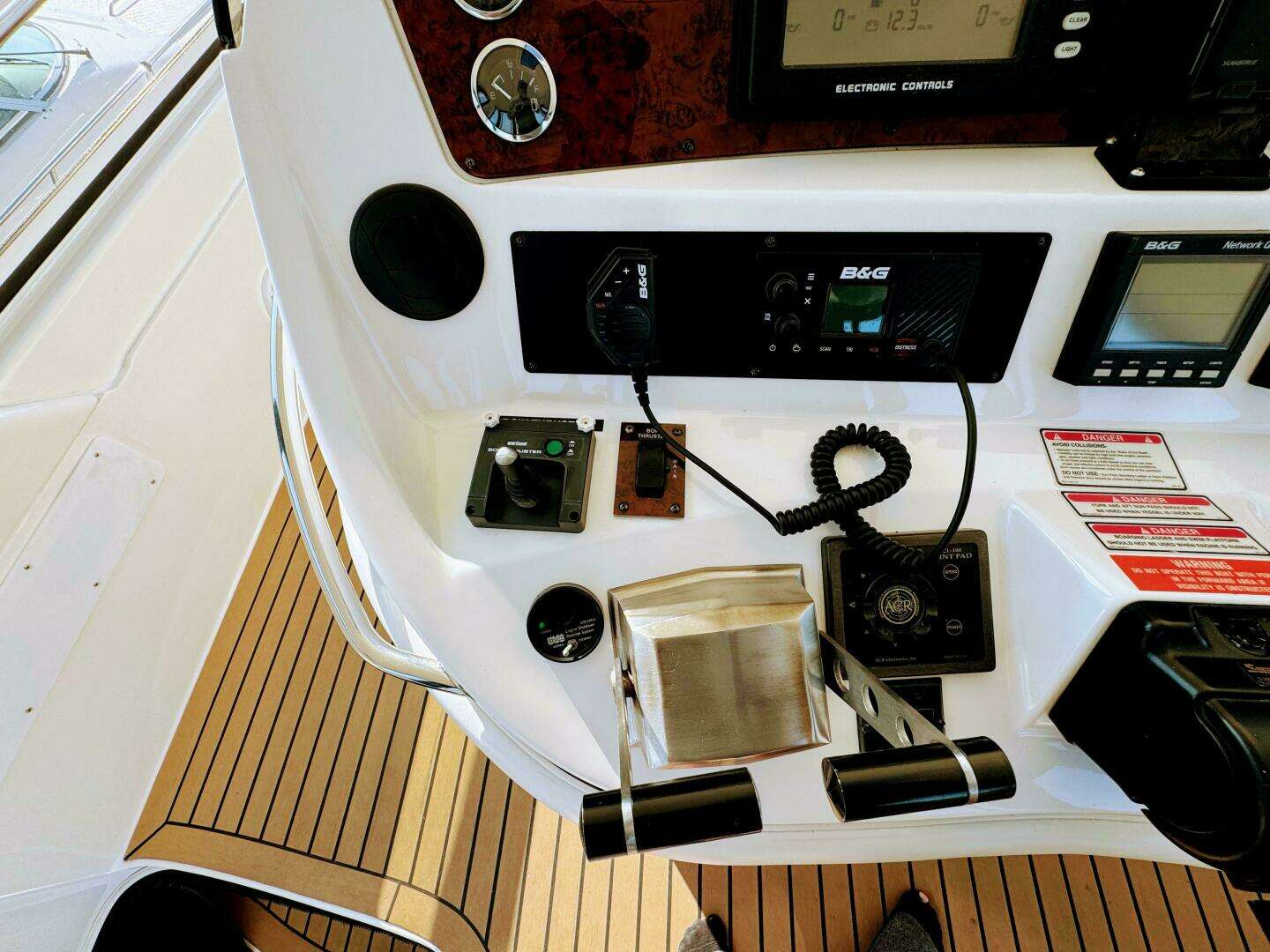 1998 Sea Ray 480 Sedan Bridge - Image 16