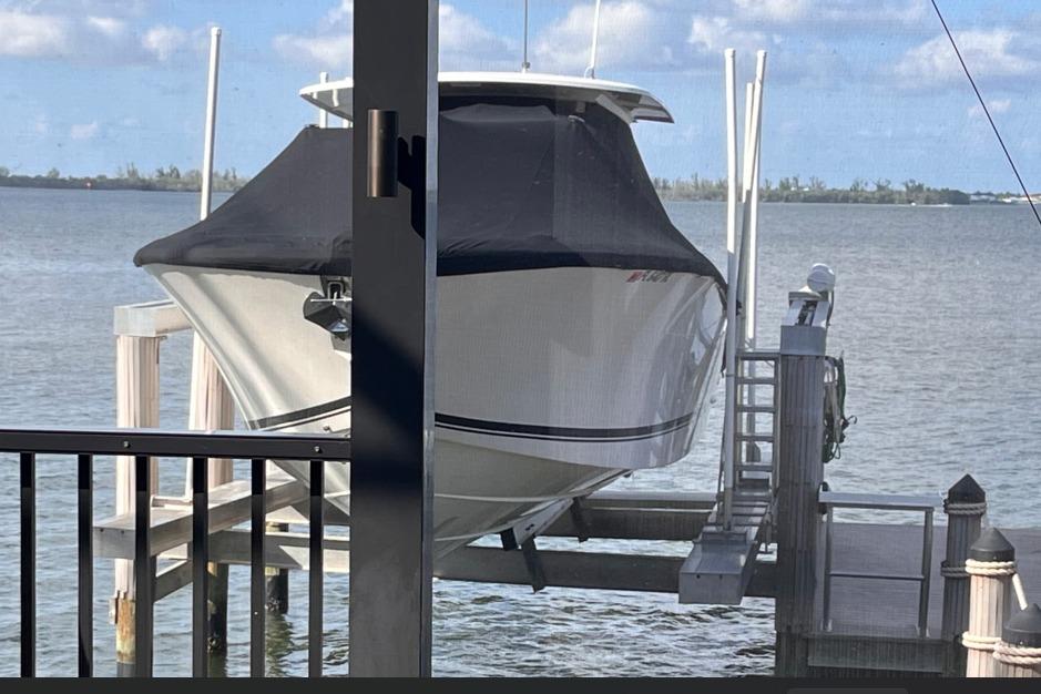 2018 Pursuit S 368 Sport
