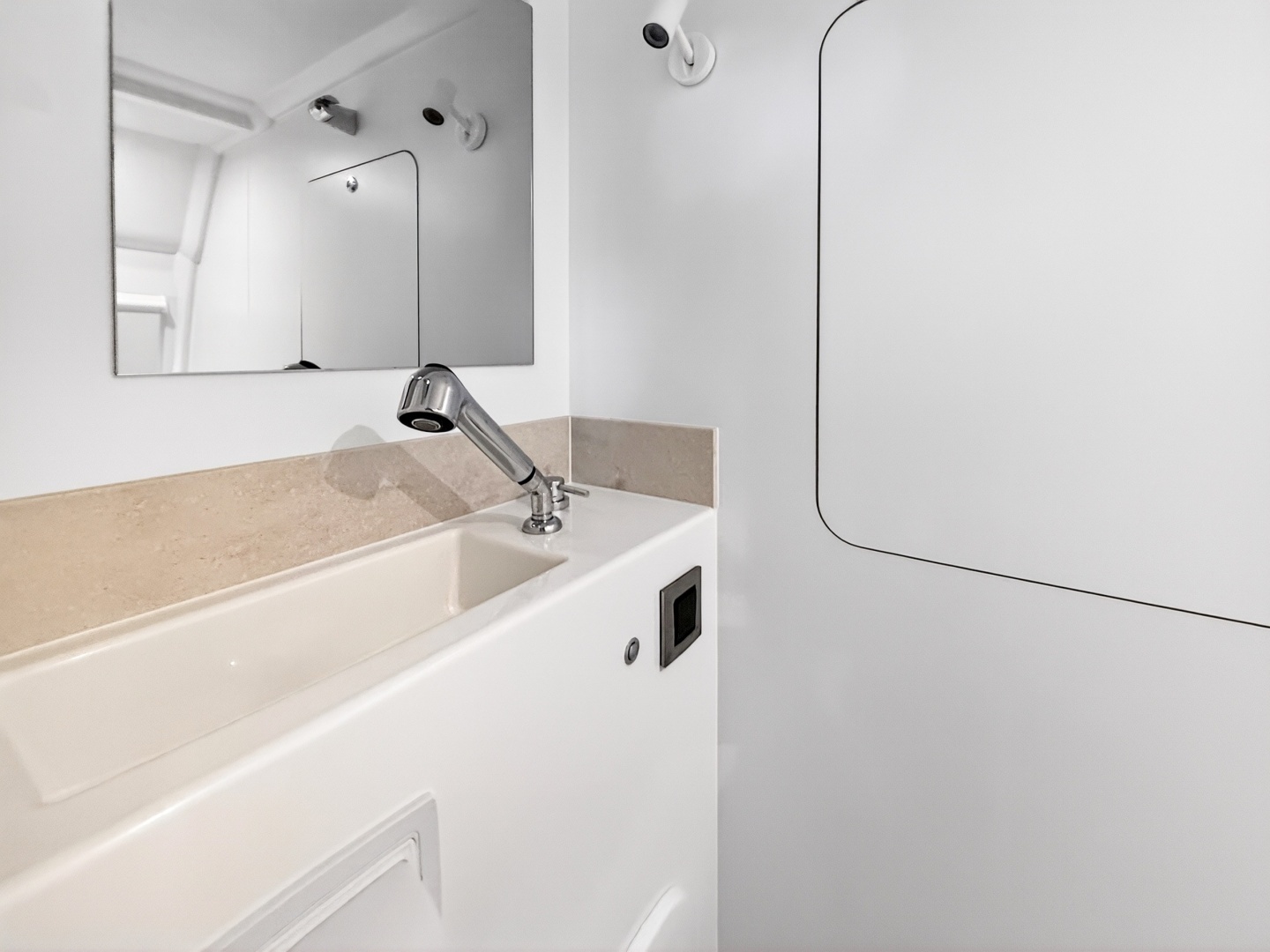 2023 Prestige 590 - Image 63