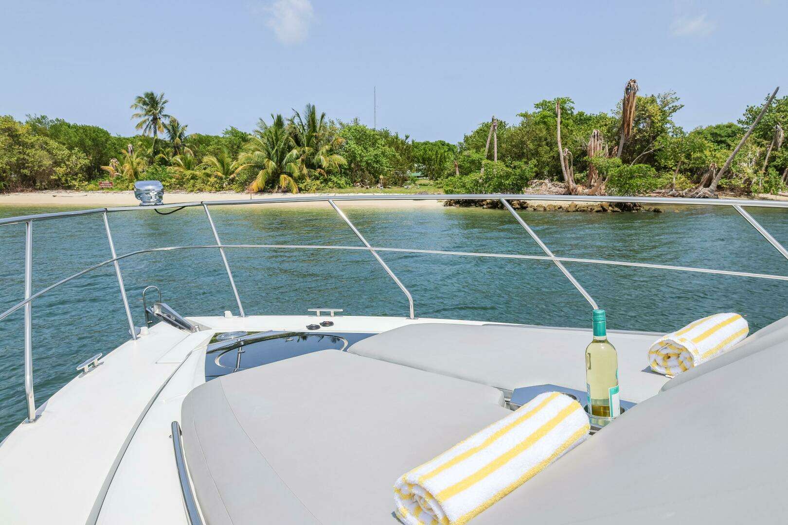 2014 Cruisers Yachts 45 Cantius - Image 43