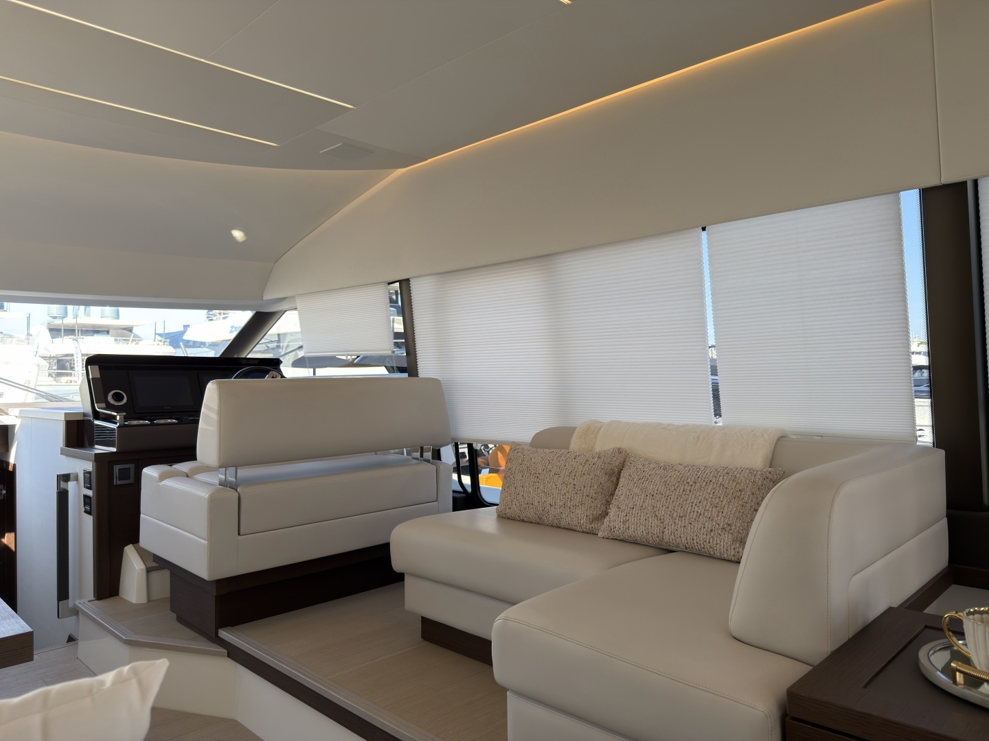 2023 Prestige 520 - Image 5