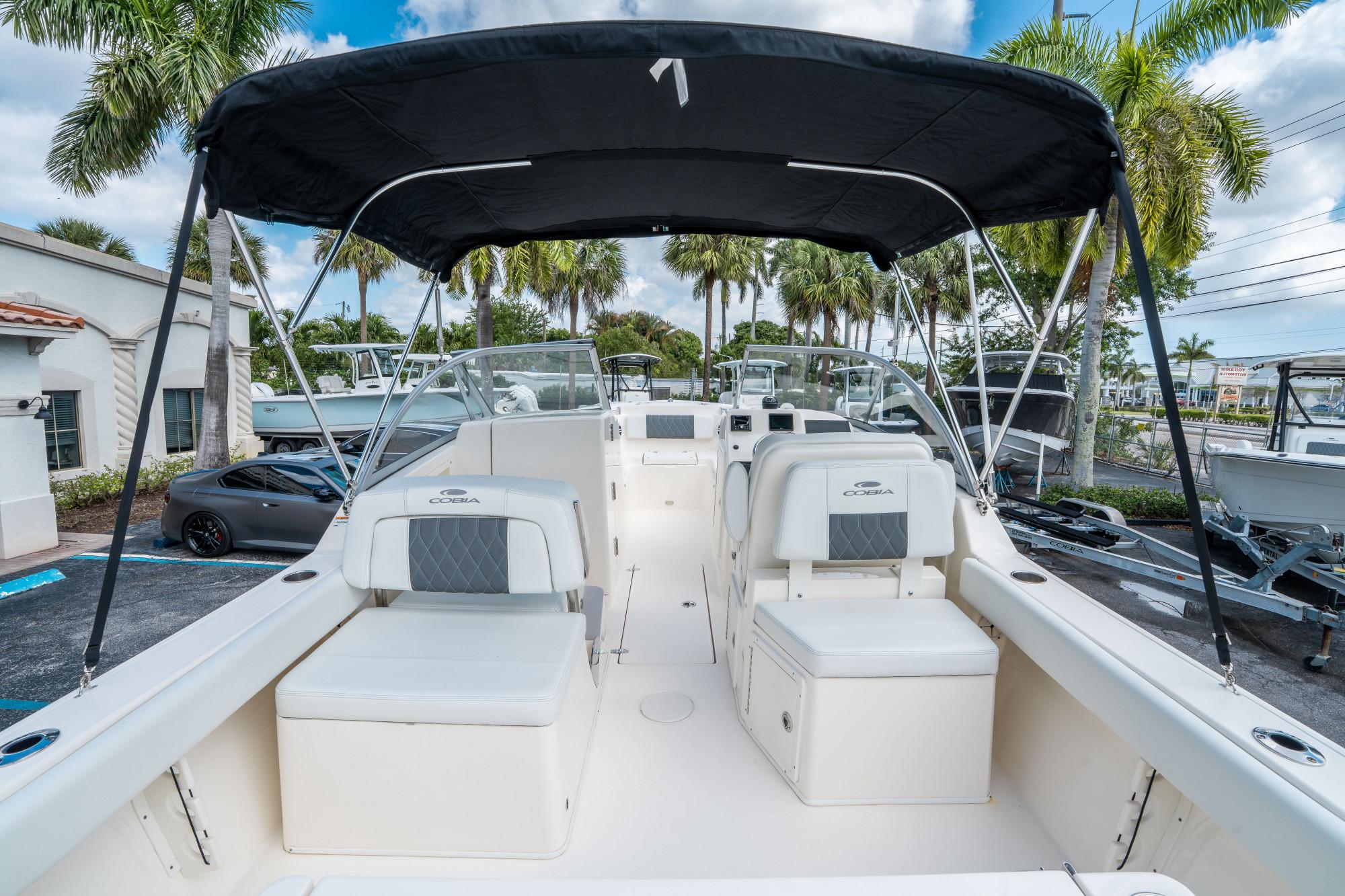 2024 Cobia 220 Dual Console - 10