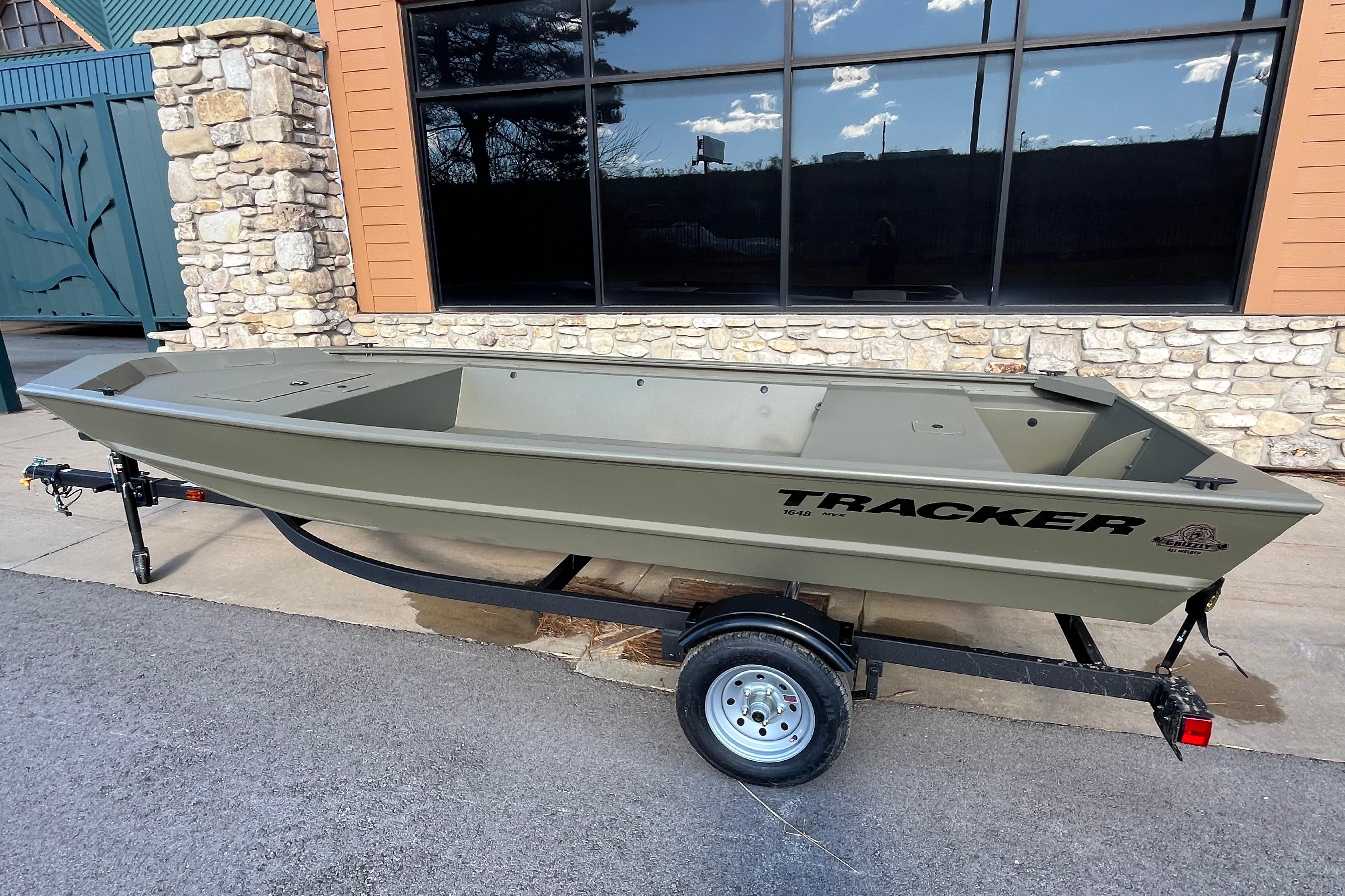 2026 Tracker Grizzly 1648 Utility
