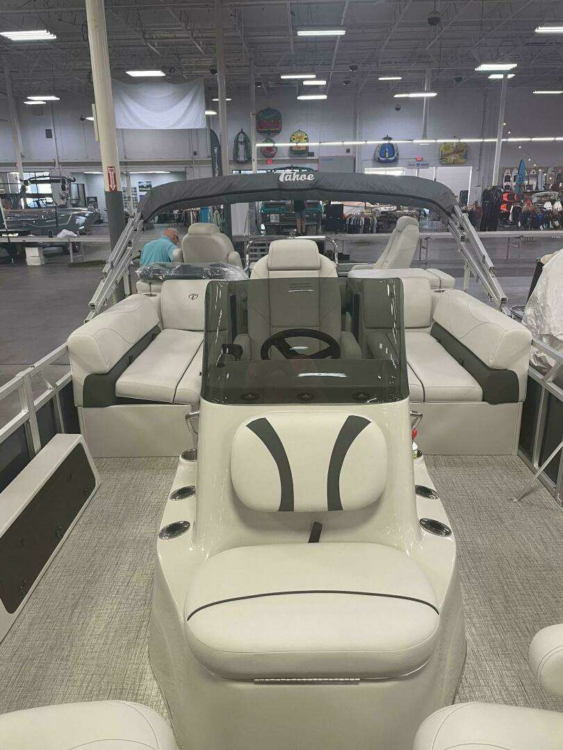 2022 Tahoe GT2585 Center Console Fishing Tritoon - Image 7