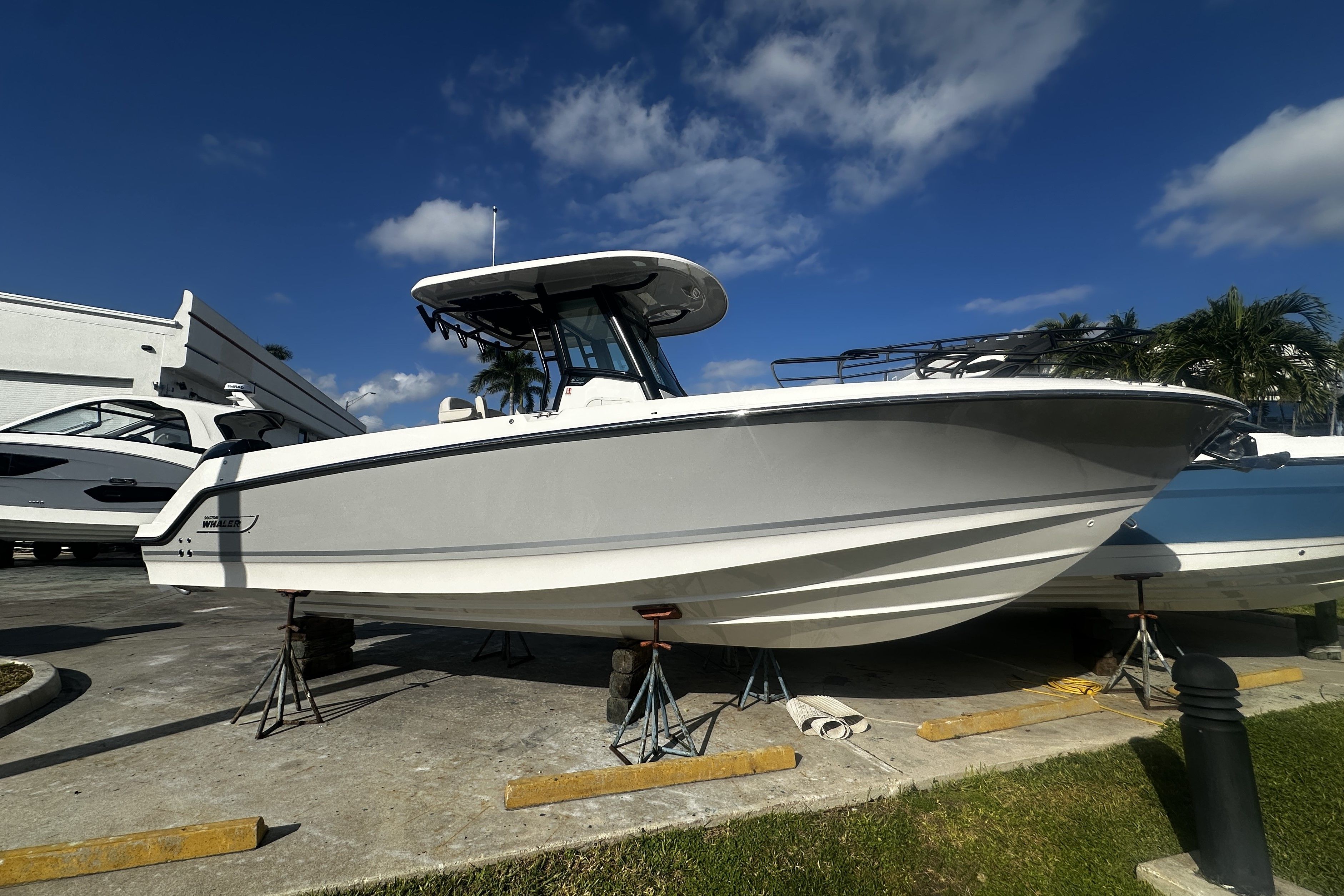 2026 Boston Whaler 280 Outrage