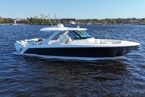 2024 Tiara Yachts 38 LS