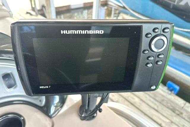Humminbird Helix 7 fish finder on 2019 Sun Tracker Party Barge 22 XP3.